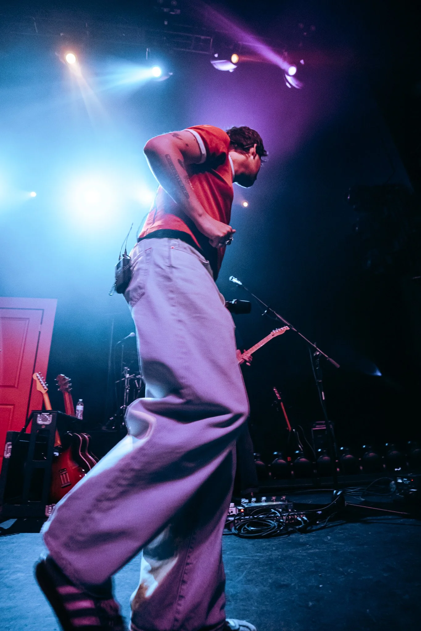  Hill continues his upbeat, danceable set with “John Wayne,” a song about riding a scooter through the city. 