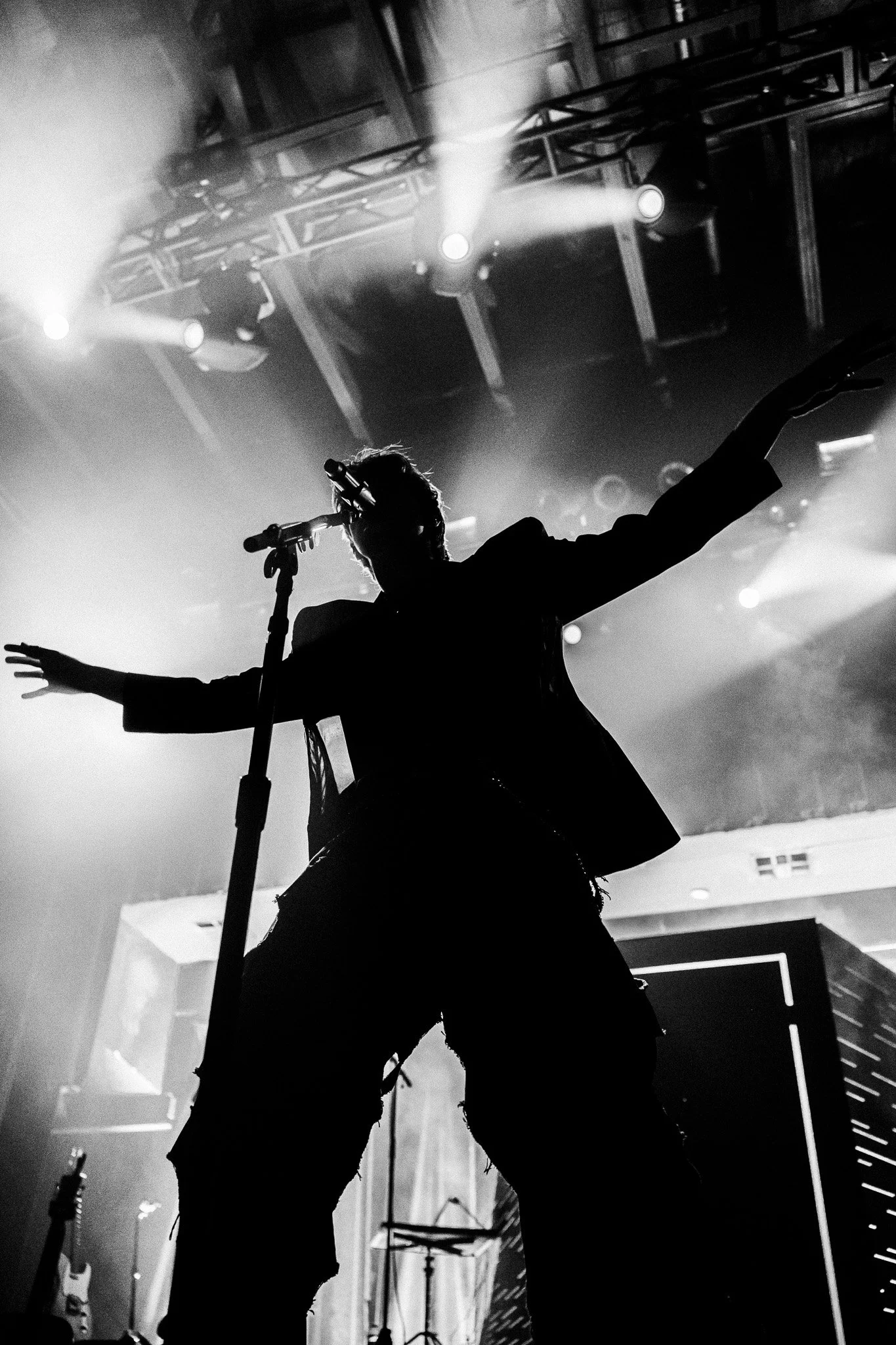  Lights flash as Ruel reaches out to the audience during “Dazed and Confused.” 