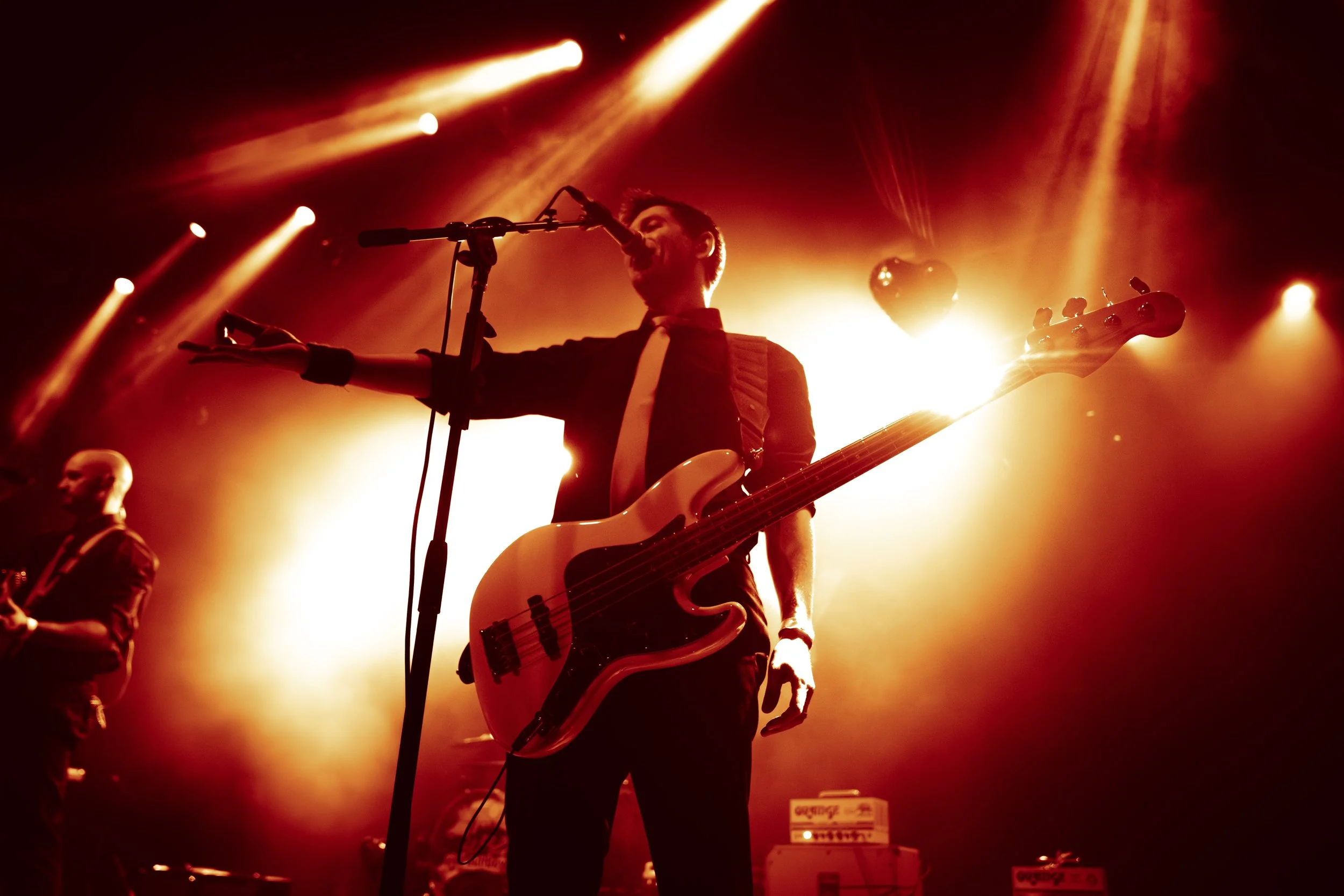  &nbsp;Between songs, Cairns welcomes the audience to Y’all Out Boy’s Valentine’s Day show. 