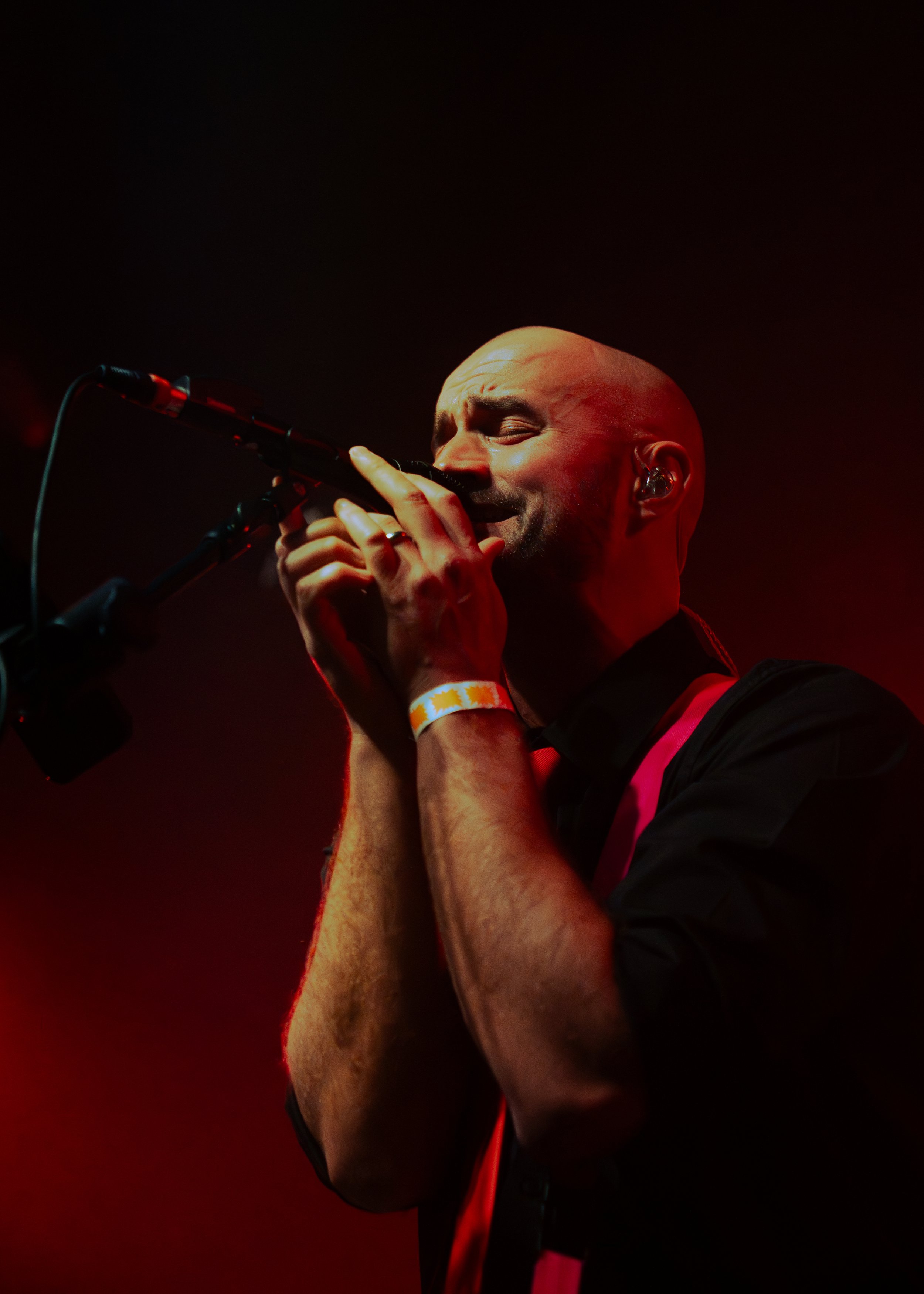  McCracken energetically sings the lyrics to Wheatus’ “Teenage Dirtbag”: “Yeah, I’m just a teenage dirtbag, baby / Listen to Iron Maiden, baby, with me.” 