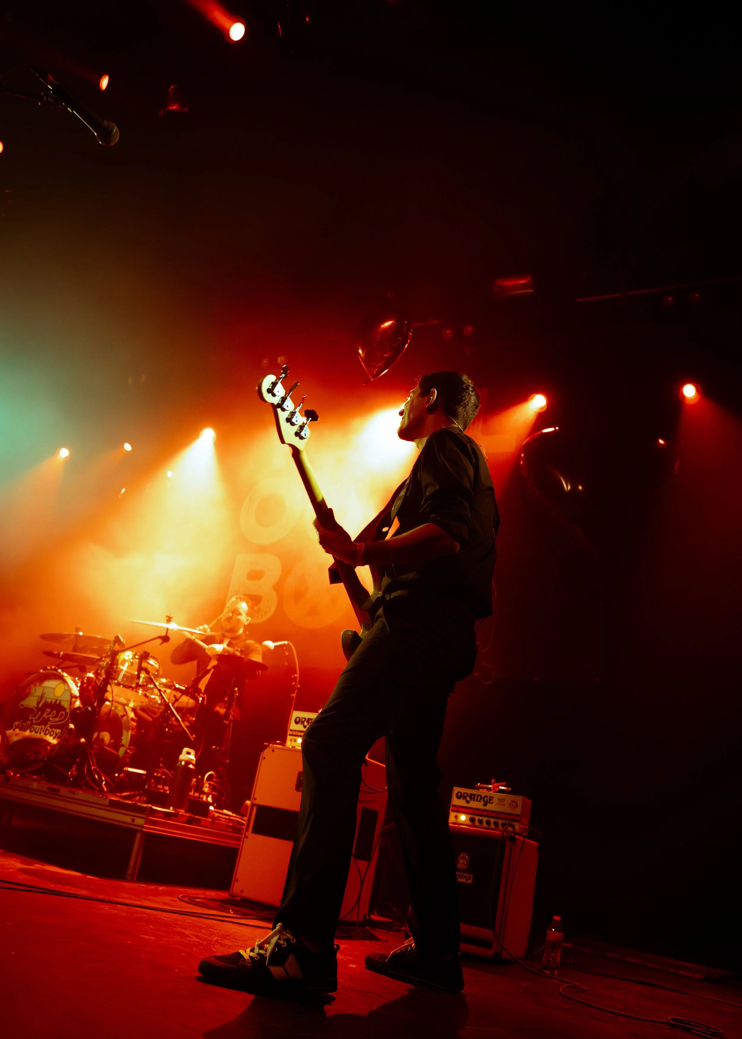  Bassist Jason Cairns plucks his bass to the iconic beats of Wheatus’ “Teenage Dirtybag.” 