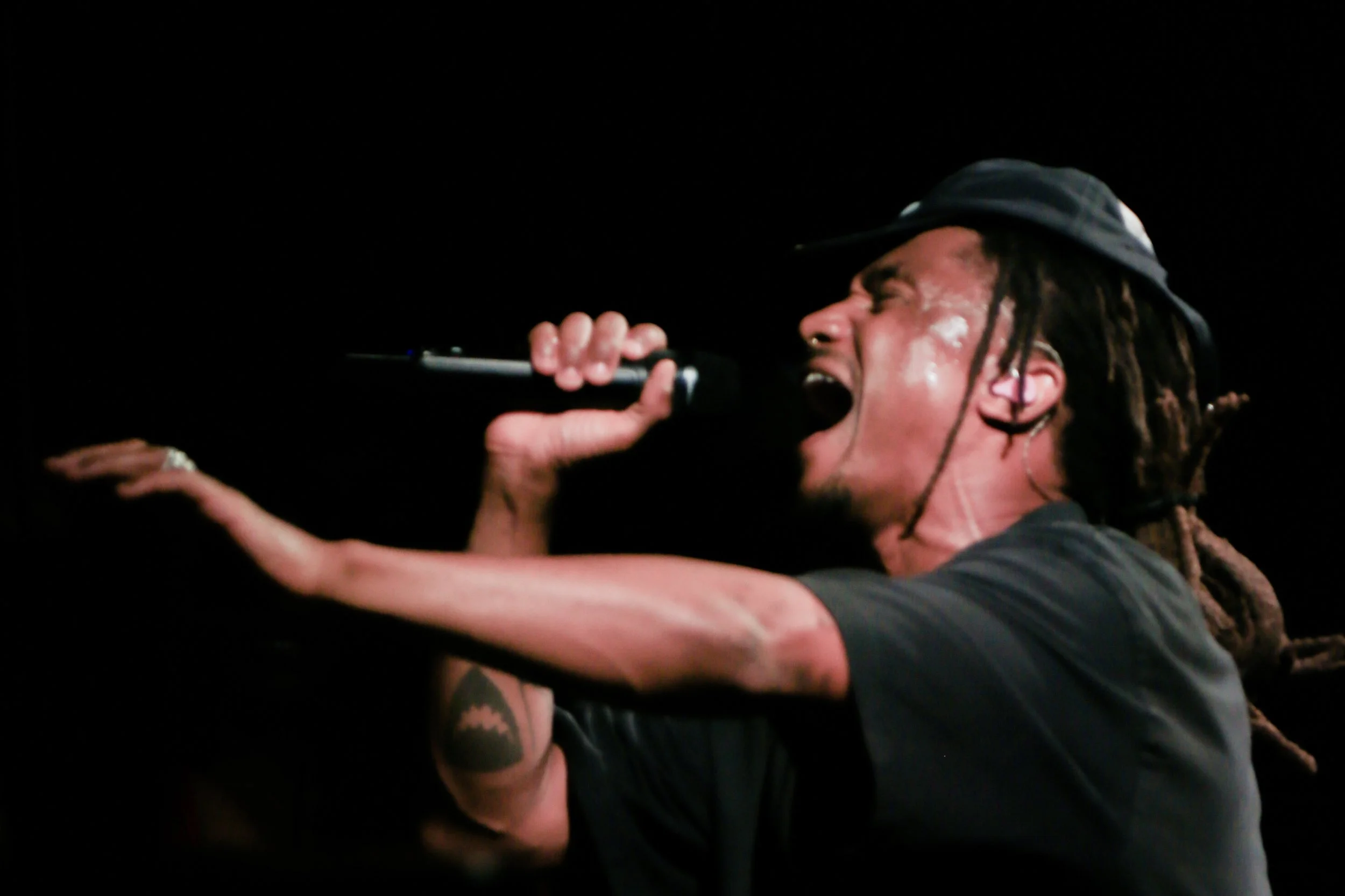  Ward sings the melodic trap-inspired track, “CUTTI.” 