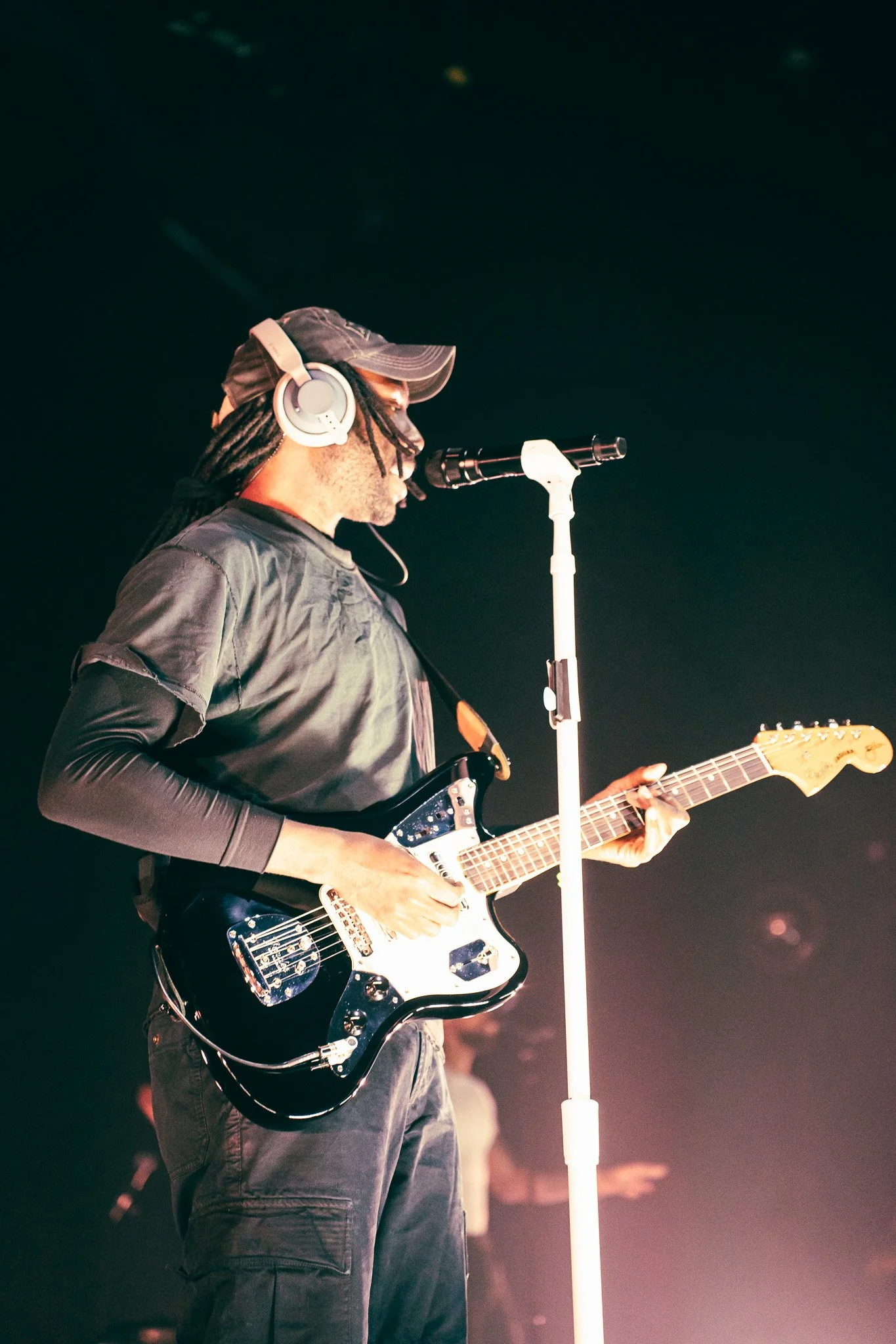  Dev Hynes, also known as Blood Orange, kicks off the show with “I Wanna C U.” 