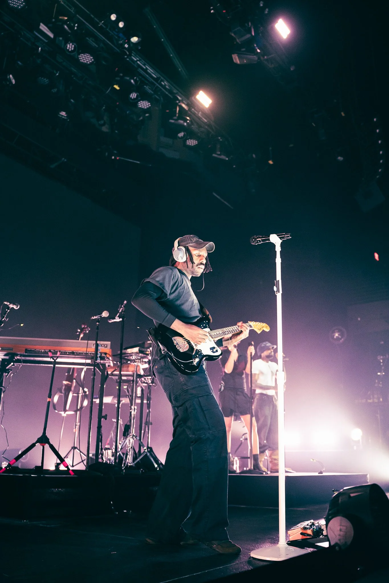  Dev Hynes, also known as Blood Orange, kicks off the show with “I Wanna C U.” 