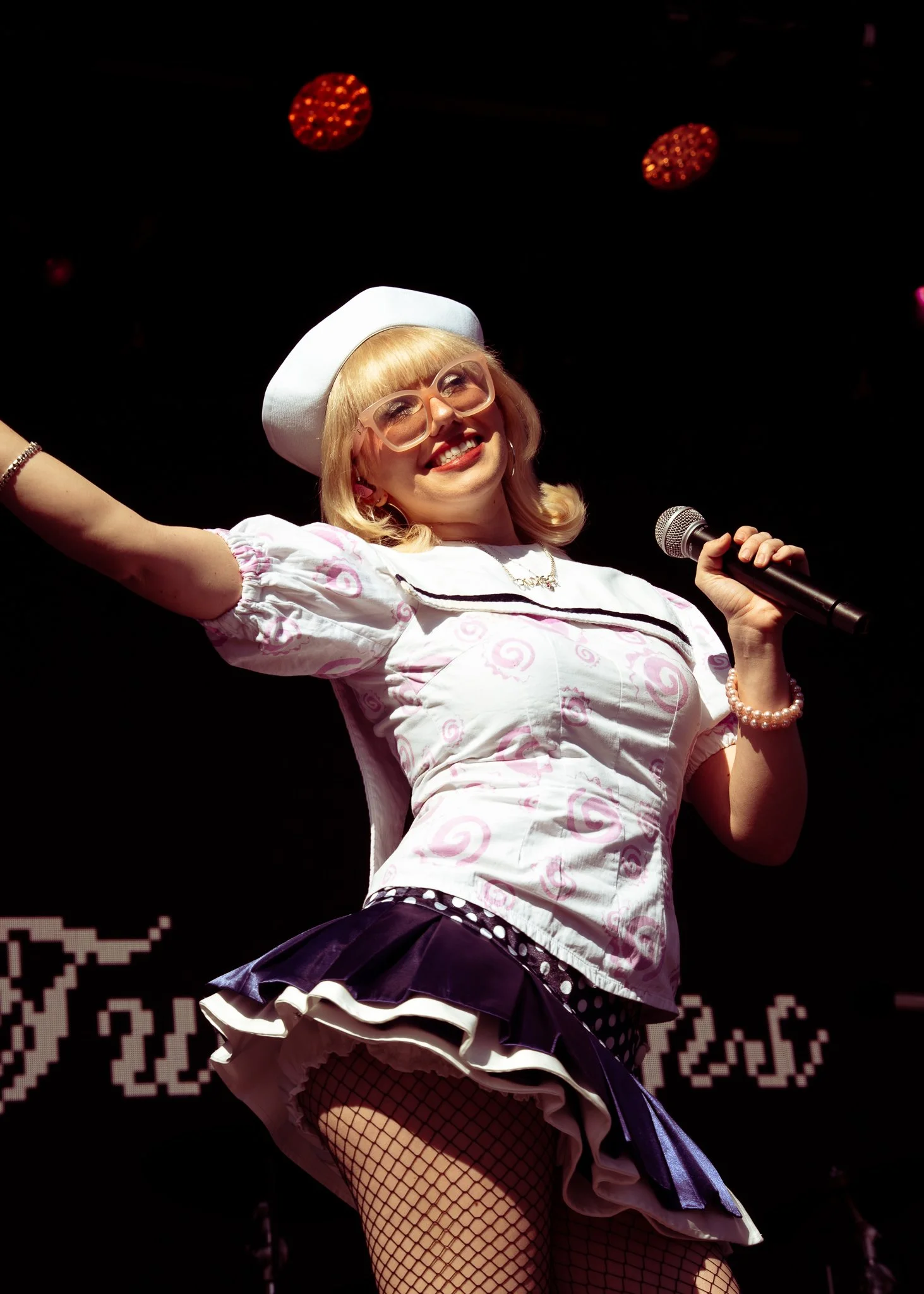  Dream-pop duo The Two Lips charm the crowd with their creative choreography on the SXSW Stage. 