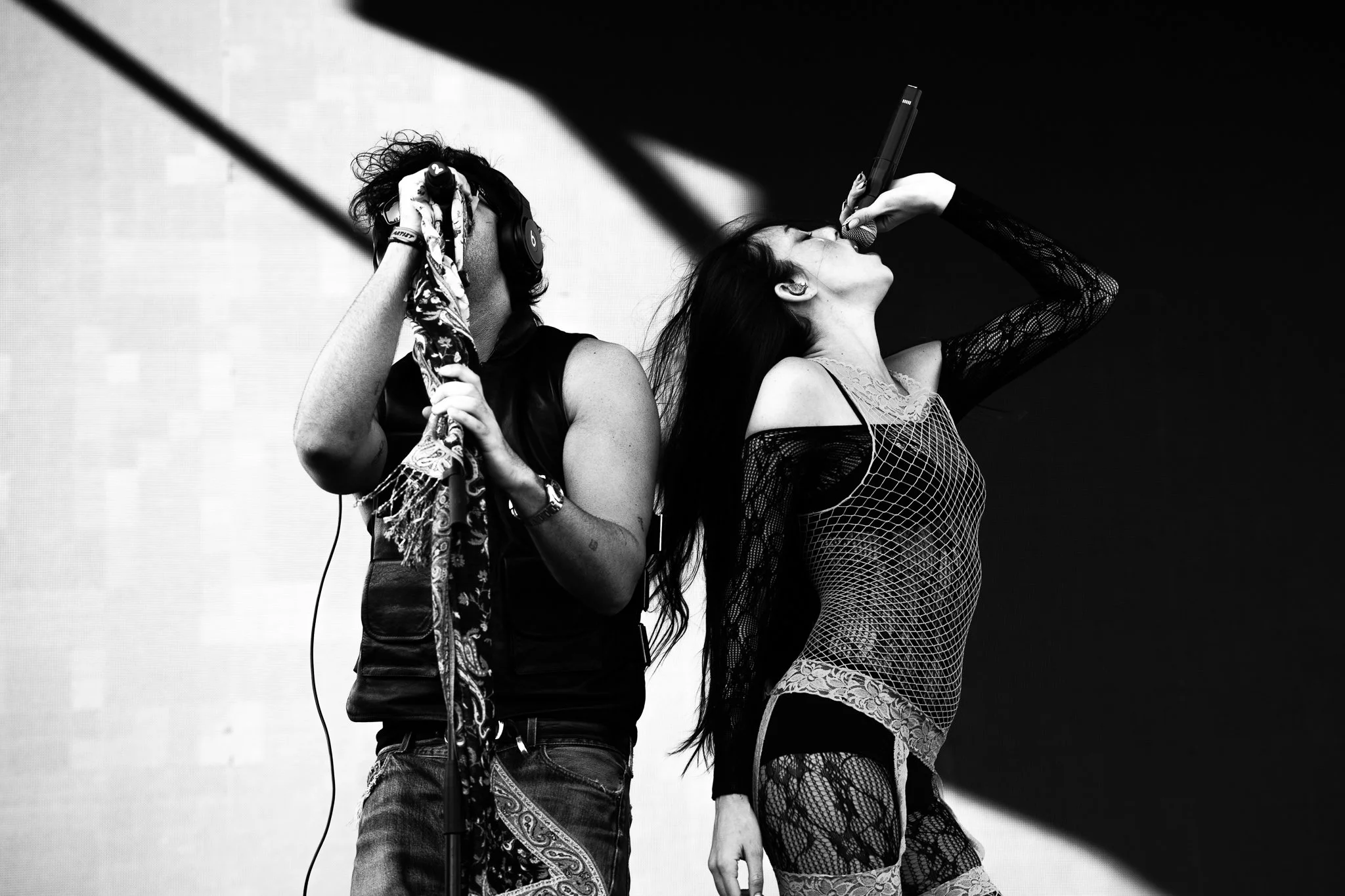  Indie-pop sibling duo BETWEEN FRIENDS, composed of Brandon and Savannah Hudson, perform tracks&nbsp; “BLOW” and “Smiley.” 