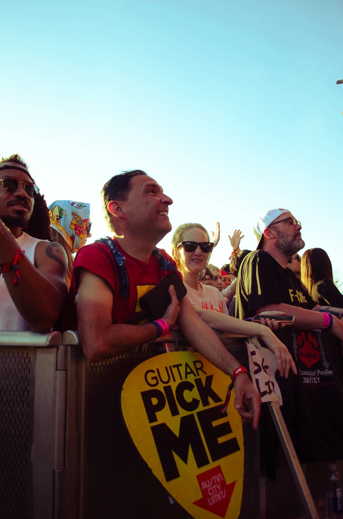  Fans avidly watch Major Lazer Soundsystem’s set. 