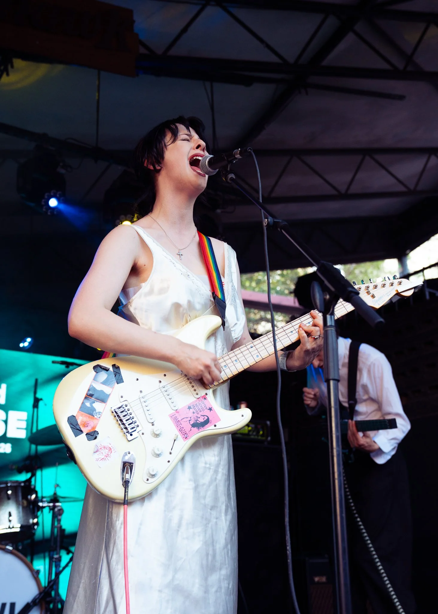  English singer-songwriter TTSSFU plays an enthralling set at Billboard House’s showcase at Mohawk Austin. 