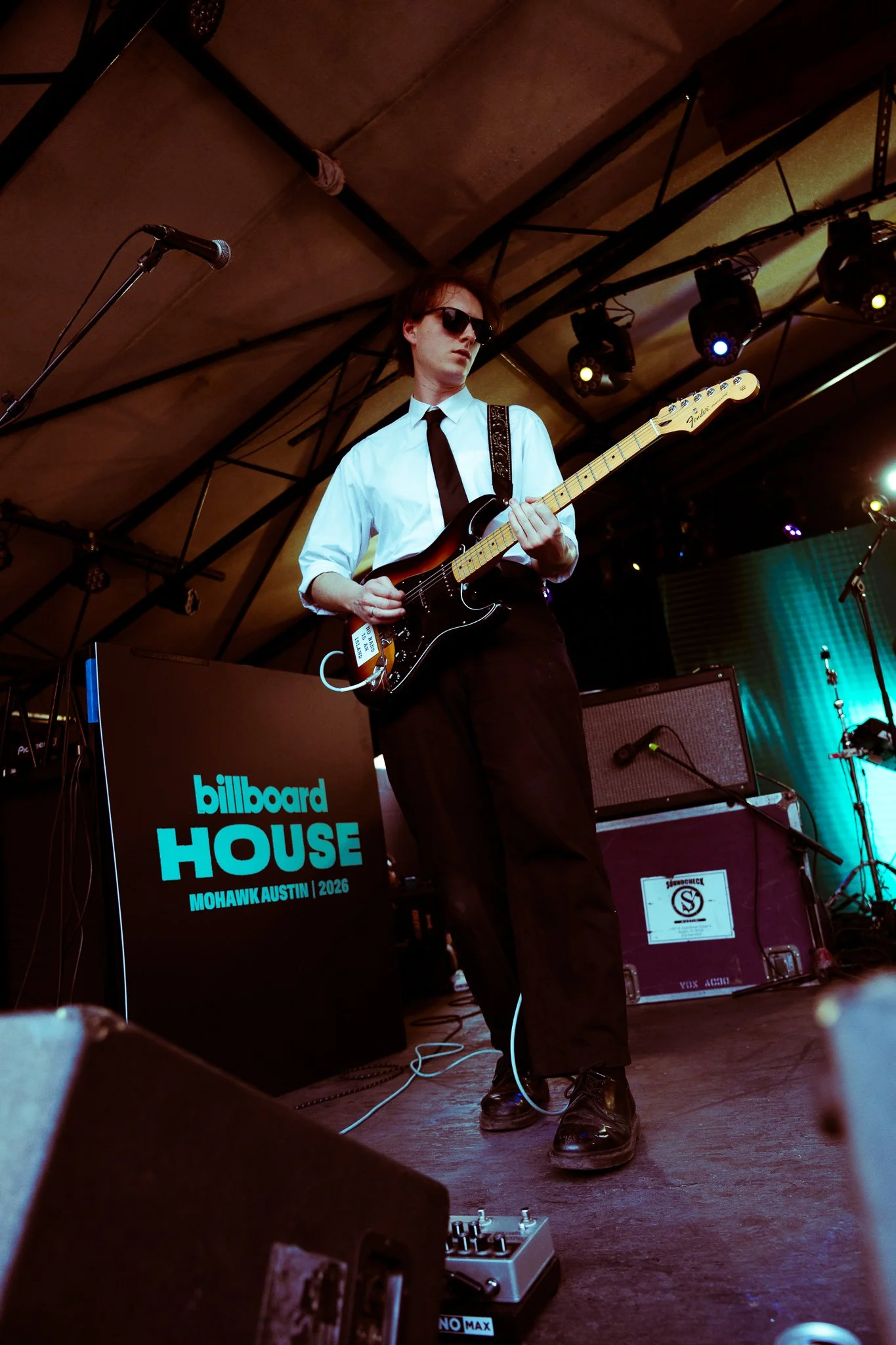  English singer-songwriter TTSSFU plays an enthralling set at Billboard House’s showcase at Mohawk Austin. 