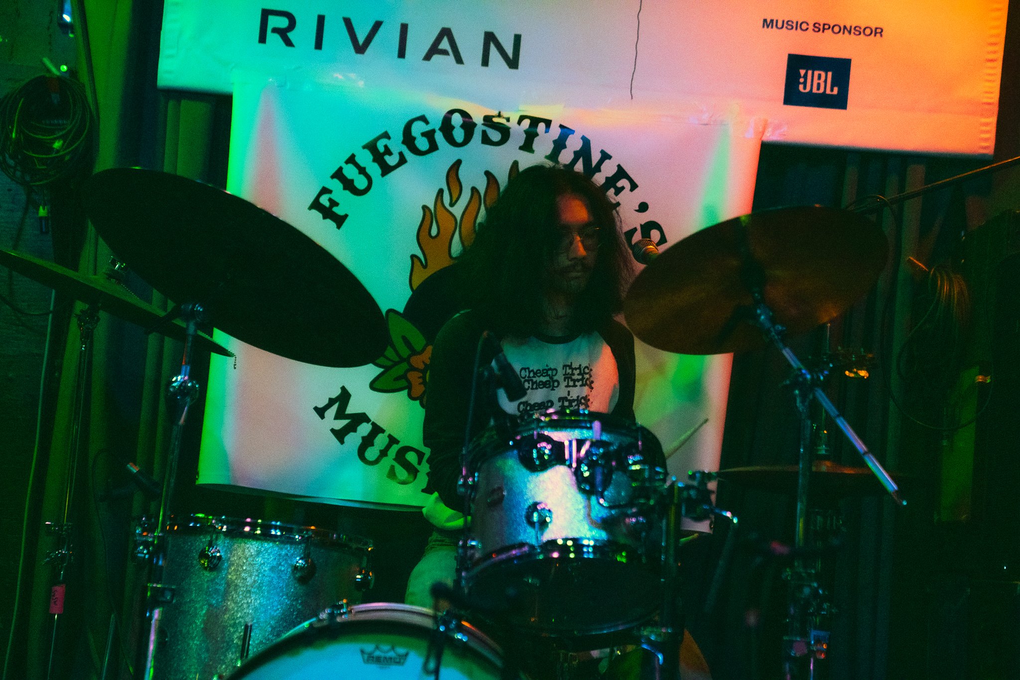  Chicago-based band The Braymores’ indie rock blares through the speakers at VALHALLA. 