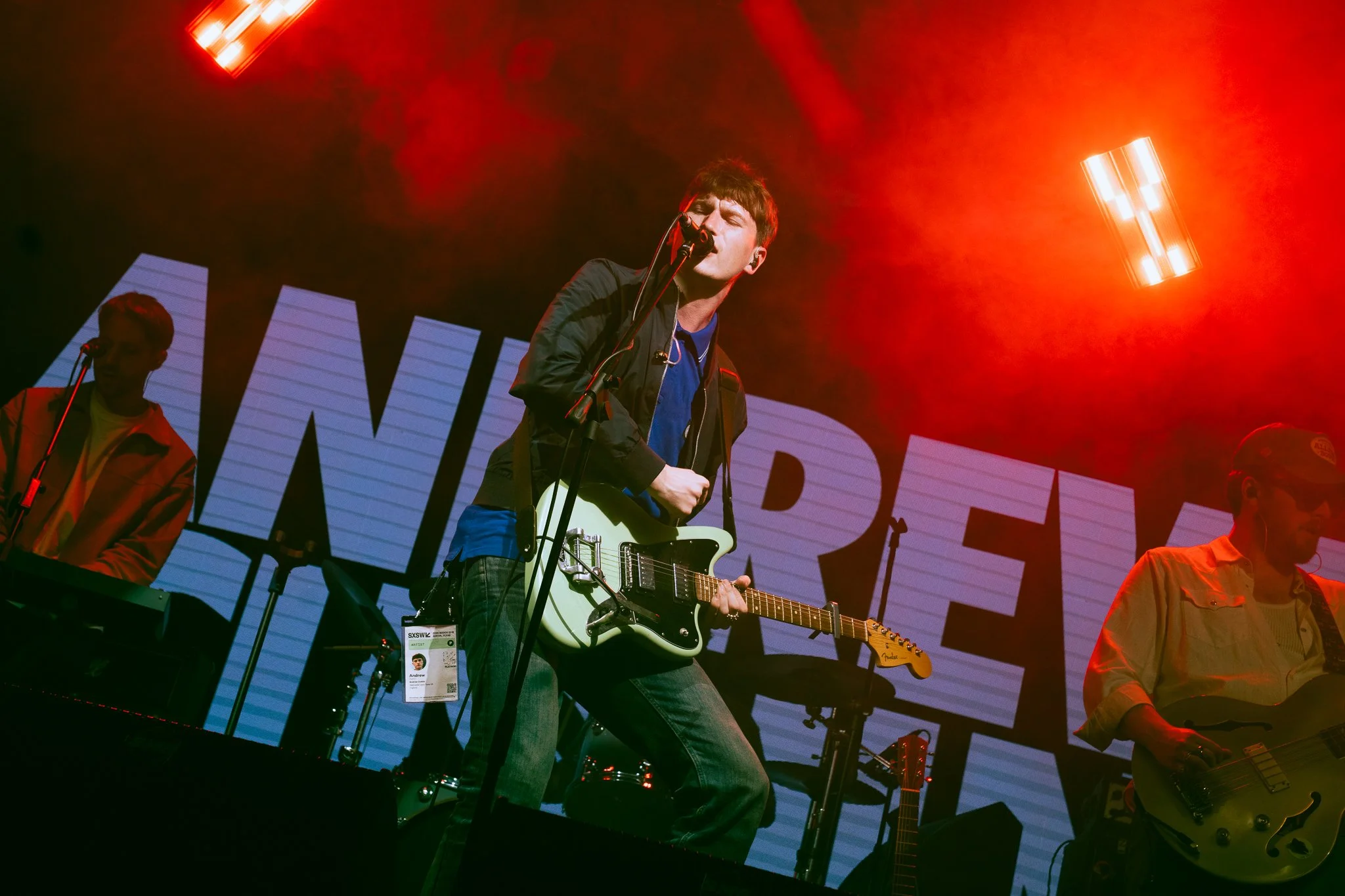  English singer-songwriter Andrew Cushin captivates the audience at the British Music Embassy with his anthemic songs, such as “It’s Gonna Get Better.” 
