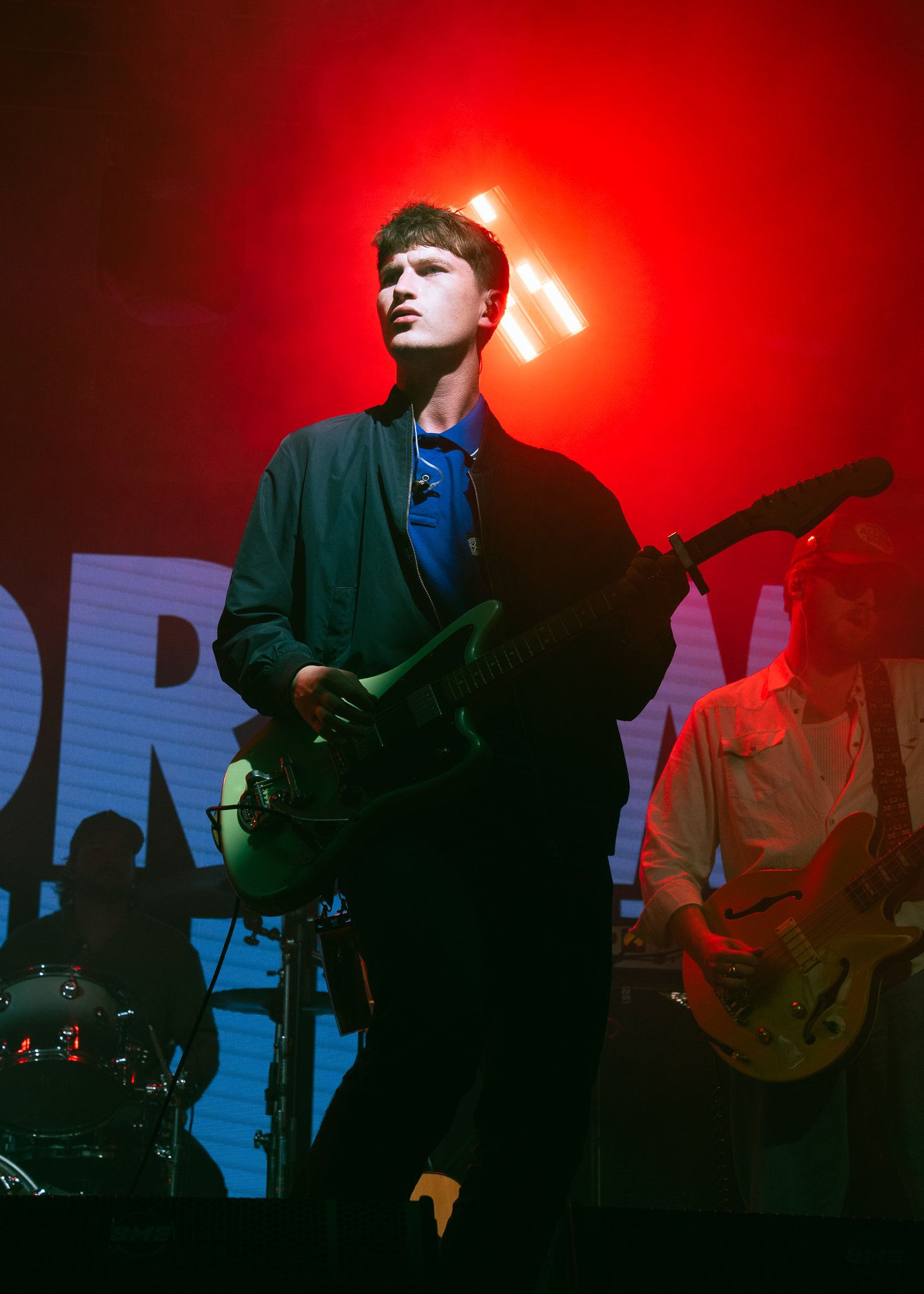  English singer-songwriter Andrew Cushin captivates the audience at the British Music Embassy with his anthemic songs, such as “It’s Gonna Get Better.” 