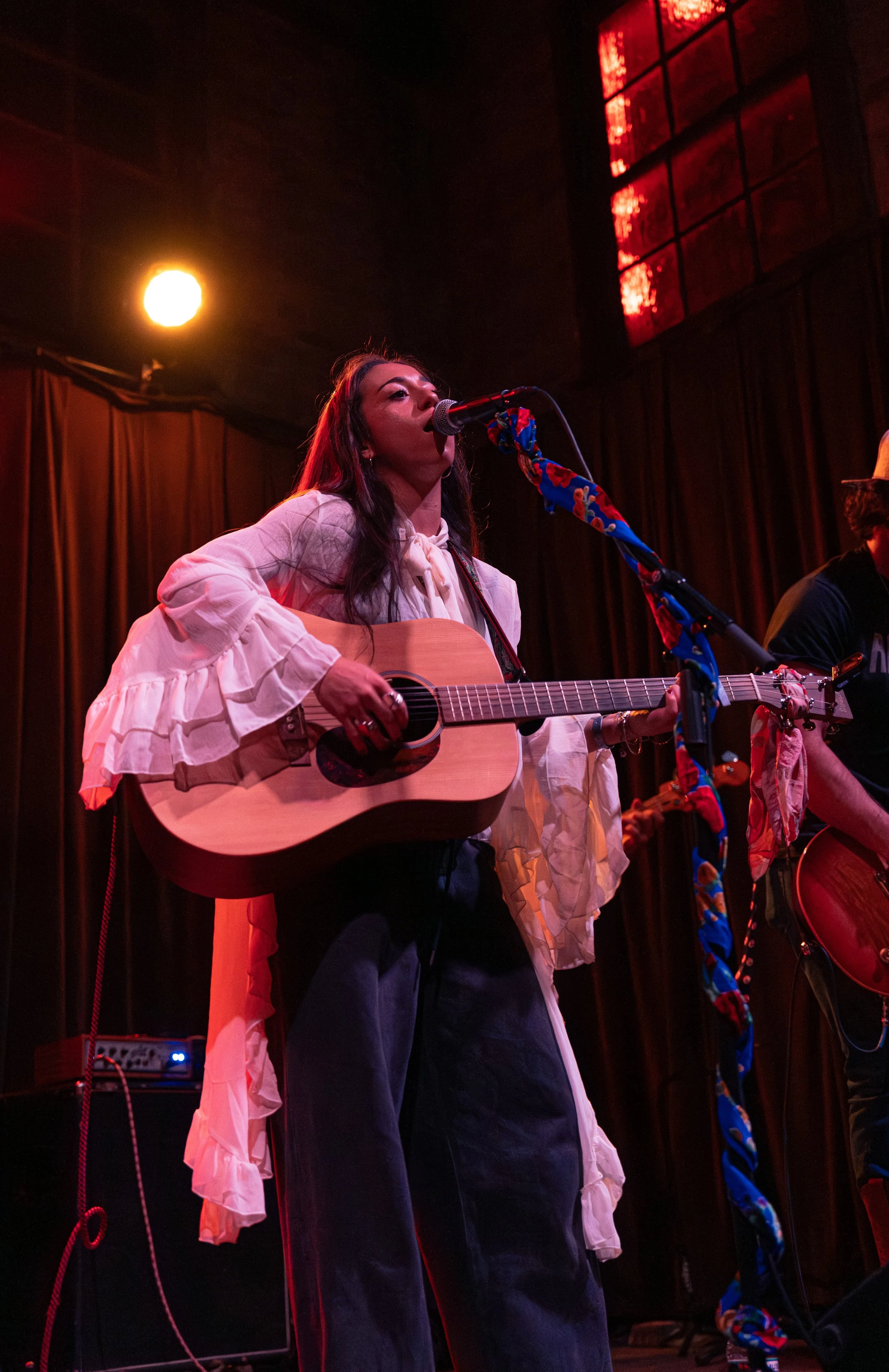  Singer-songwriter Kohanna opens the night singing the colorful lyrics of “The Waltzer”: “Drive until you run out of gas / So won’t you drive, real fast / Italian cowboy, don’t take your foot off the gas.” 