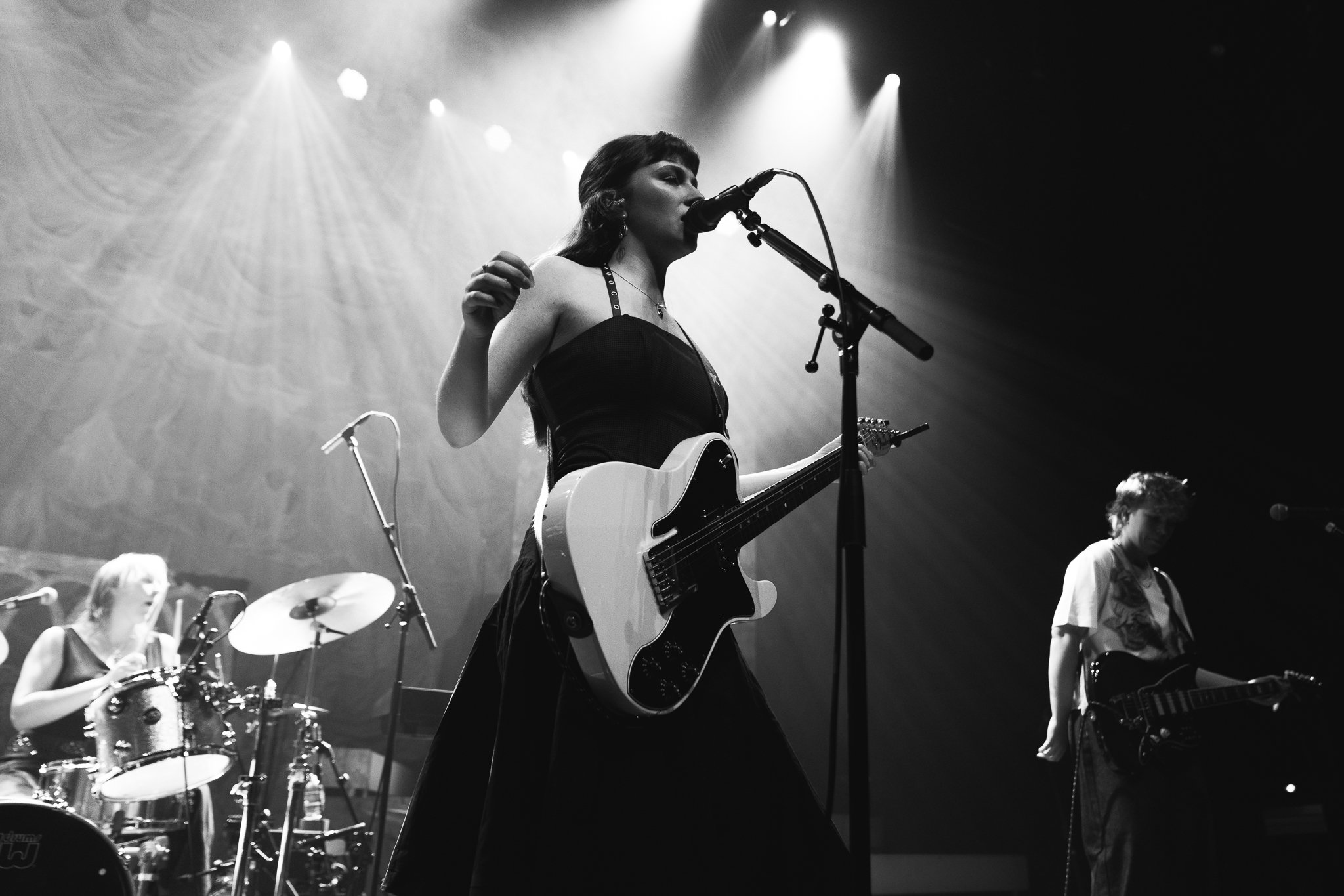  Irish rock band Florence Road open the night performing its indie-rock songs, such as “Rabbits Can Swim” and “Break the Girl.” 