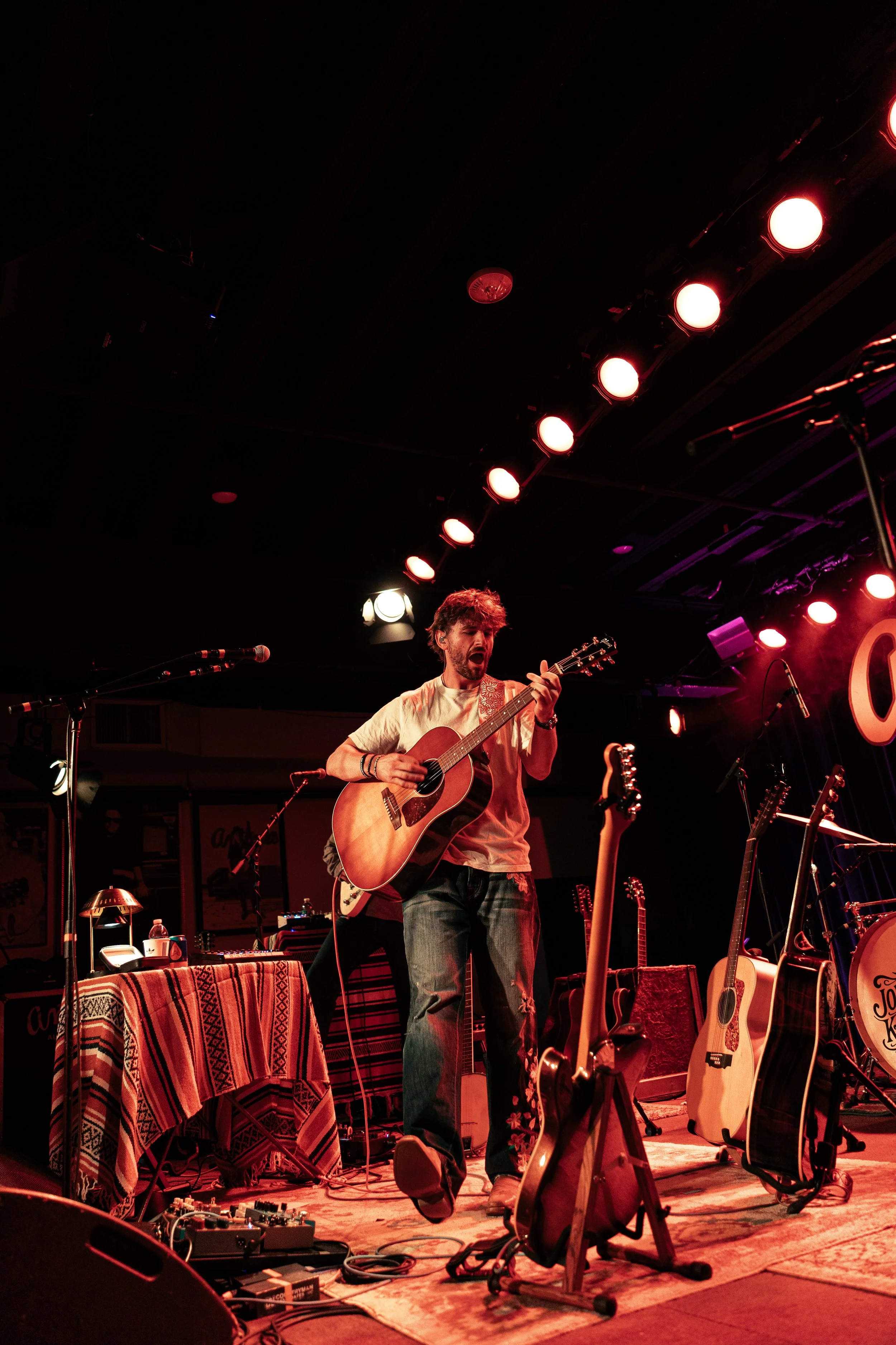  Kagen kicks off his set with the song “Simon” from his latest album  Sunflowers and Leather.  