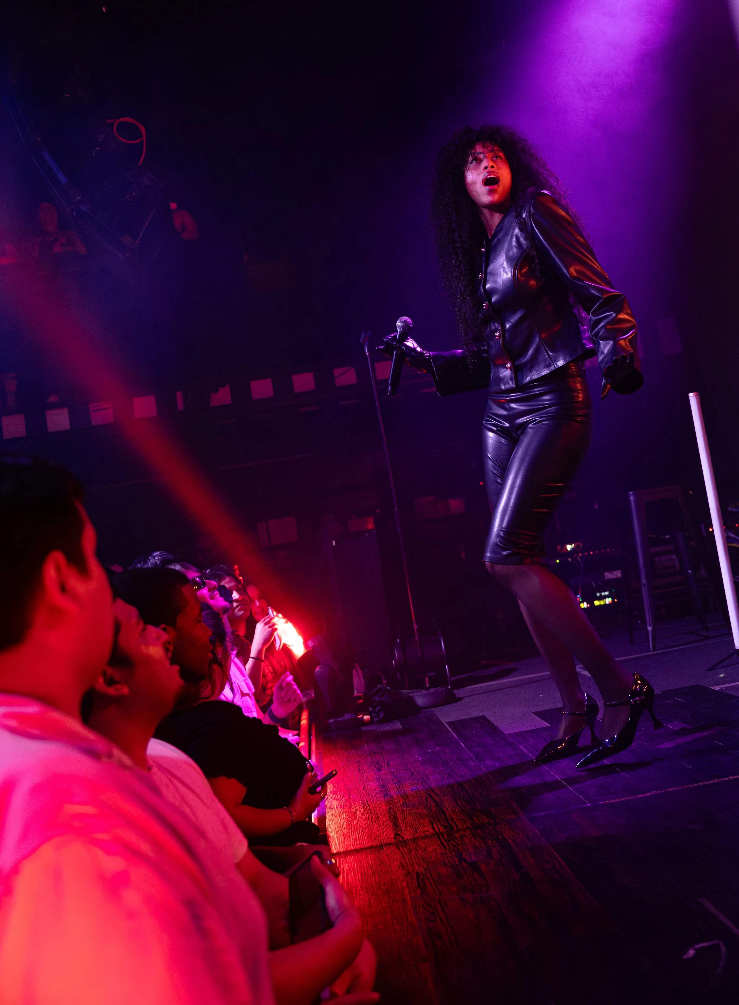  Jordan dances around on stage as adoring fans sing along to the lyrics of “TTW”: “Something special in the air / I can feel it everywhere / On my hips and in my hair / Please don’t turn me up.” 
