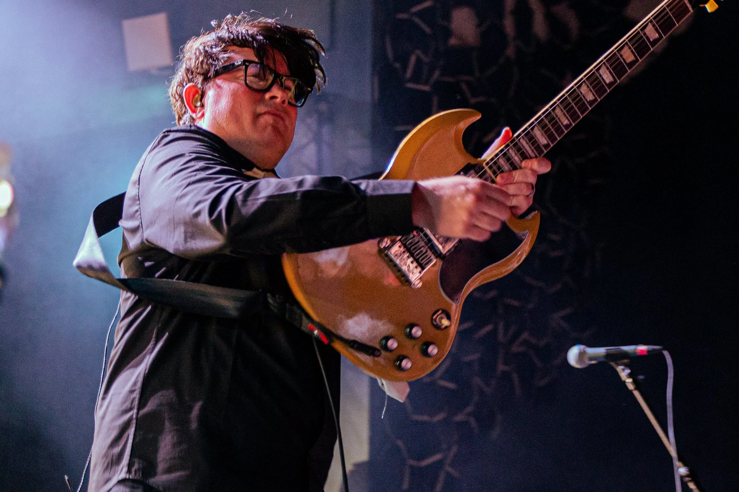  Lead vocalist JT Woodruff struts around the stage as he performs “We Are So Last Year.” 