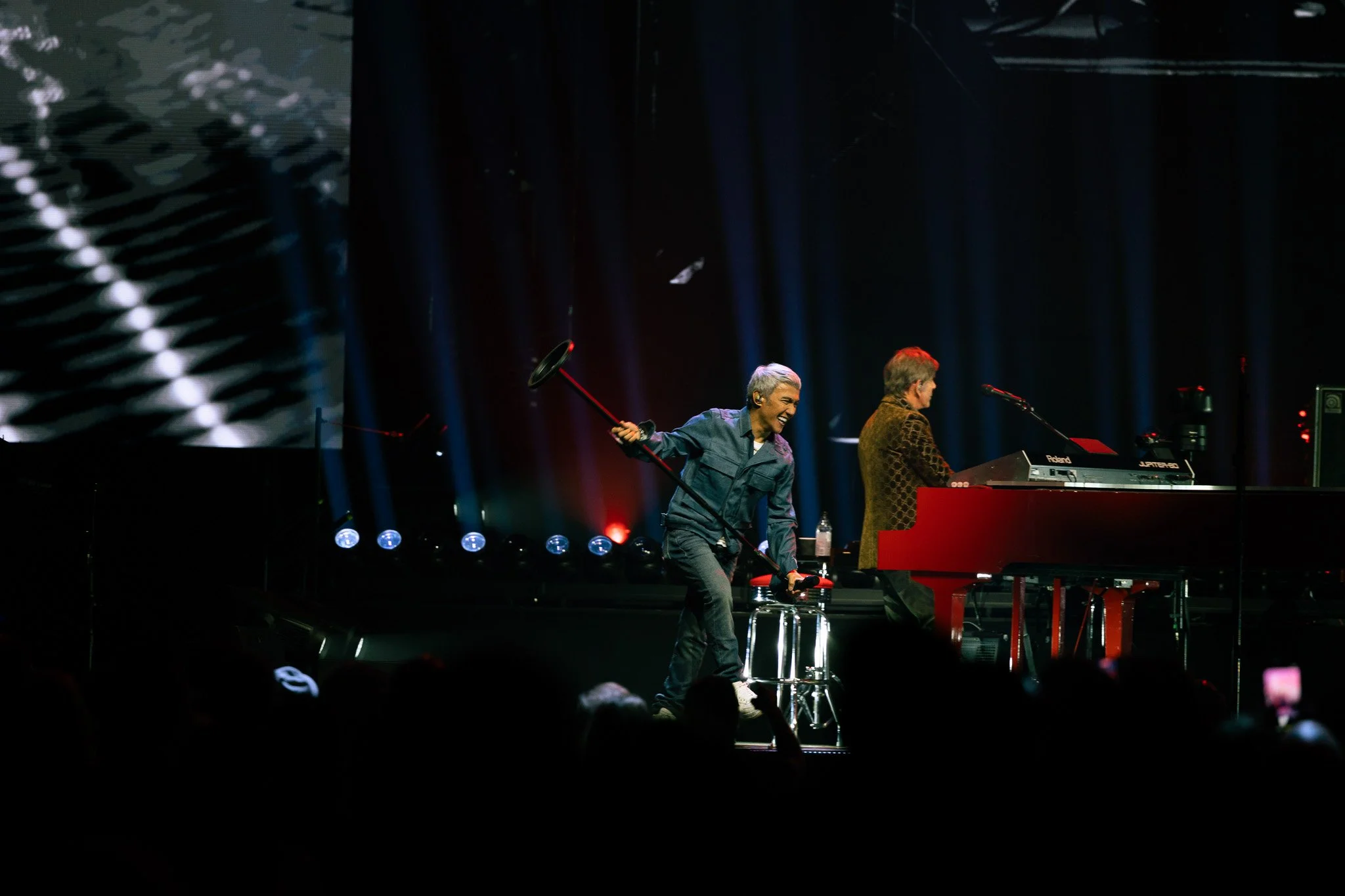  Pineda runs across the stage with his mic stand, holding it out for the crowd to sing along to Journey’s greatest hits. 