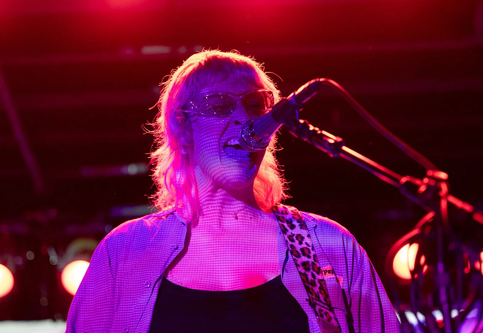  Liz Cooper sings the opening chords to “Je T’aime.” 