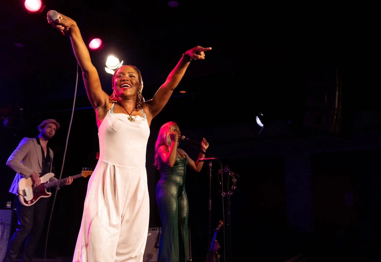  Tierinii Jackson performs the smooth song “So Much Love” along with the audience. 