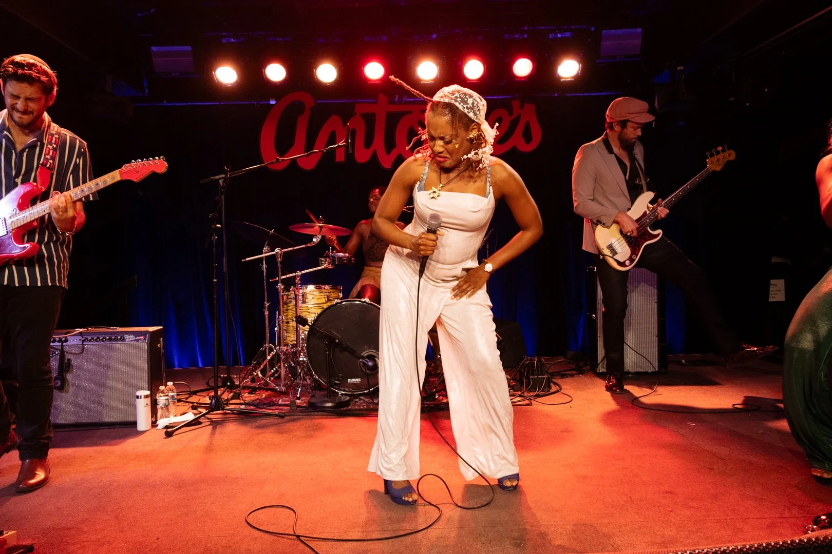  Tierinii Jackson dances during the instrumental break of “Back To What Feels Right.” 