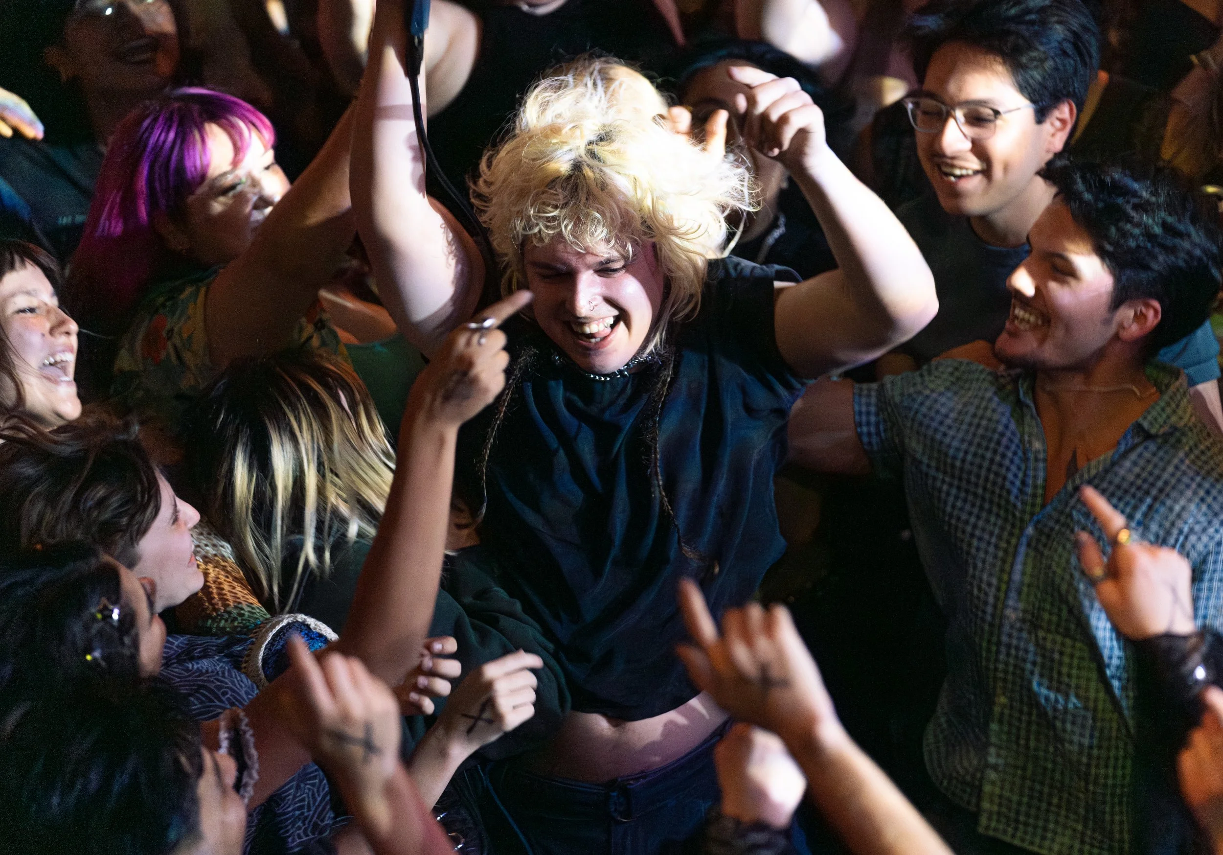  The crowd on the floor dances and sings with Mothé to close out their set with “Beat, Drugs, Sex, Love.” 