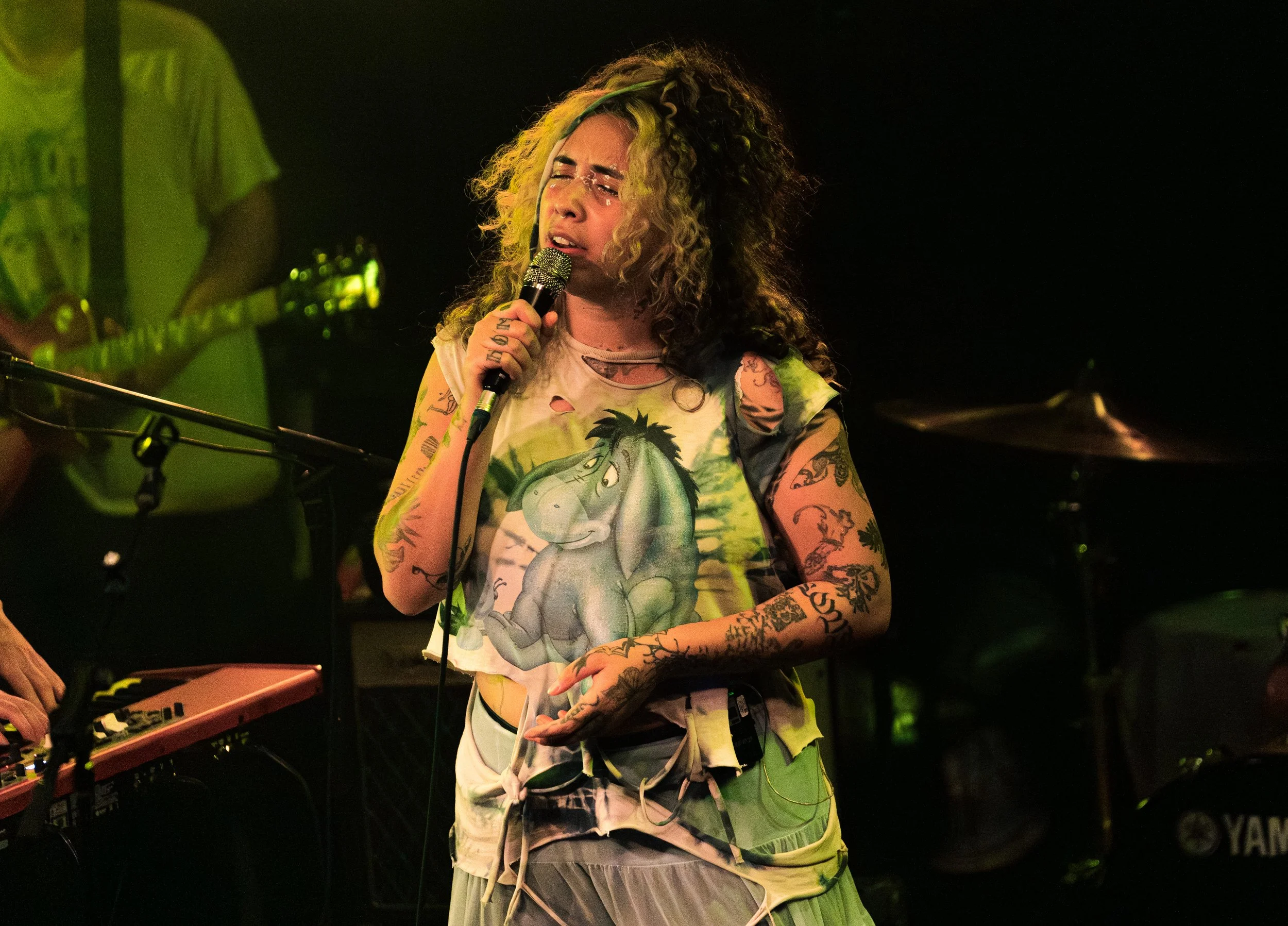  Souza keeps the energy high while singing the impassioned lyrics of “Crying Over Nothing”: “Took a whole day to respond / And it kills me to move on / But I’m feeling you pull away / I’m feeling you pull away.” 