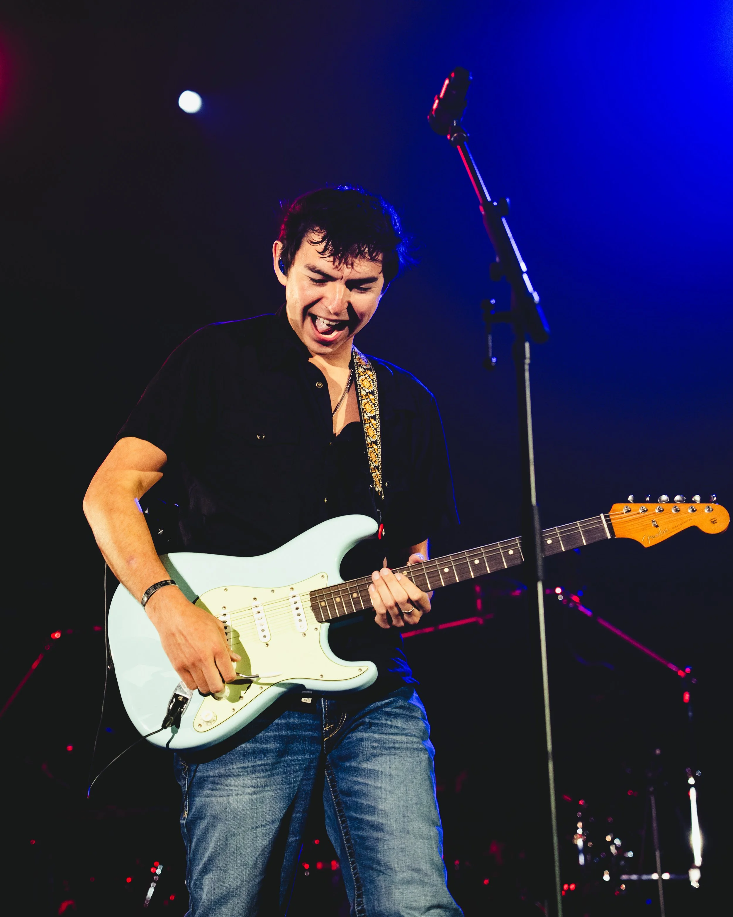  Wyatt Flores jams on stage during his Rodeo Austin performance. 