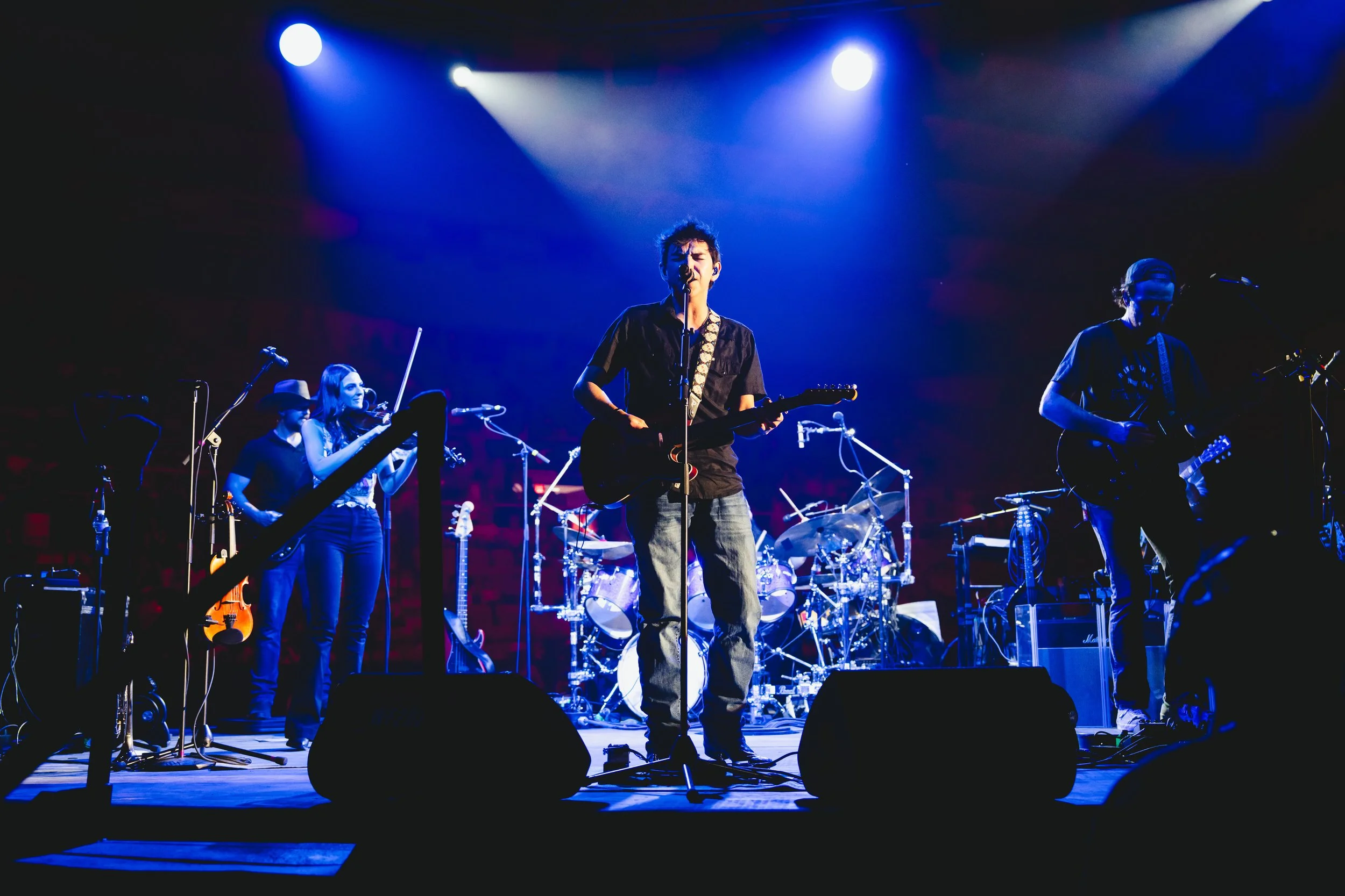  Wyatt Flores continues his set with his full band behind him 