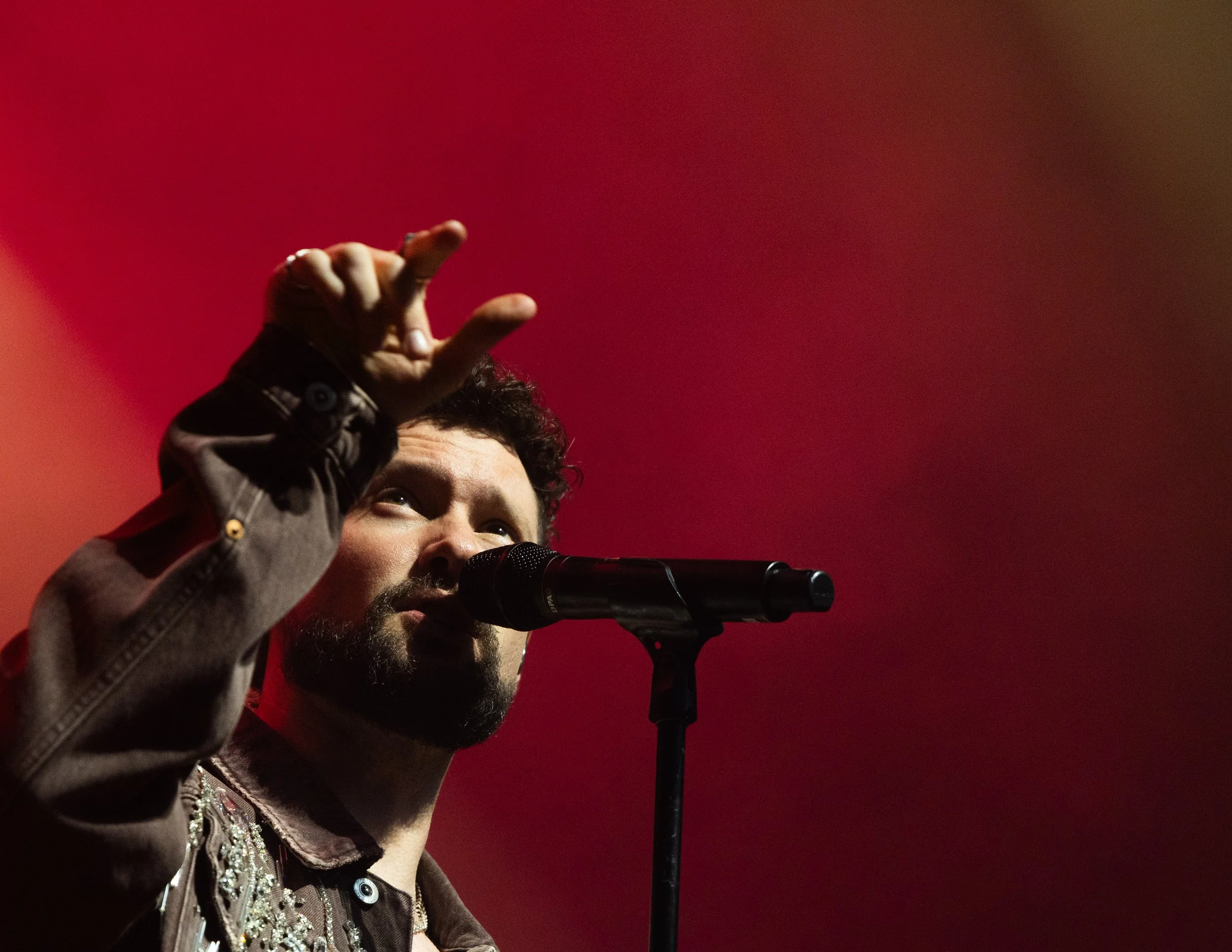  Scott points to the crowd while singing the lyrics to the colorful, upbeat song “Roots.” 