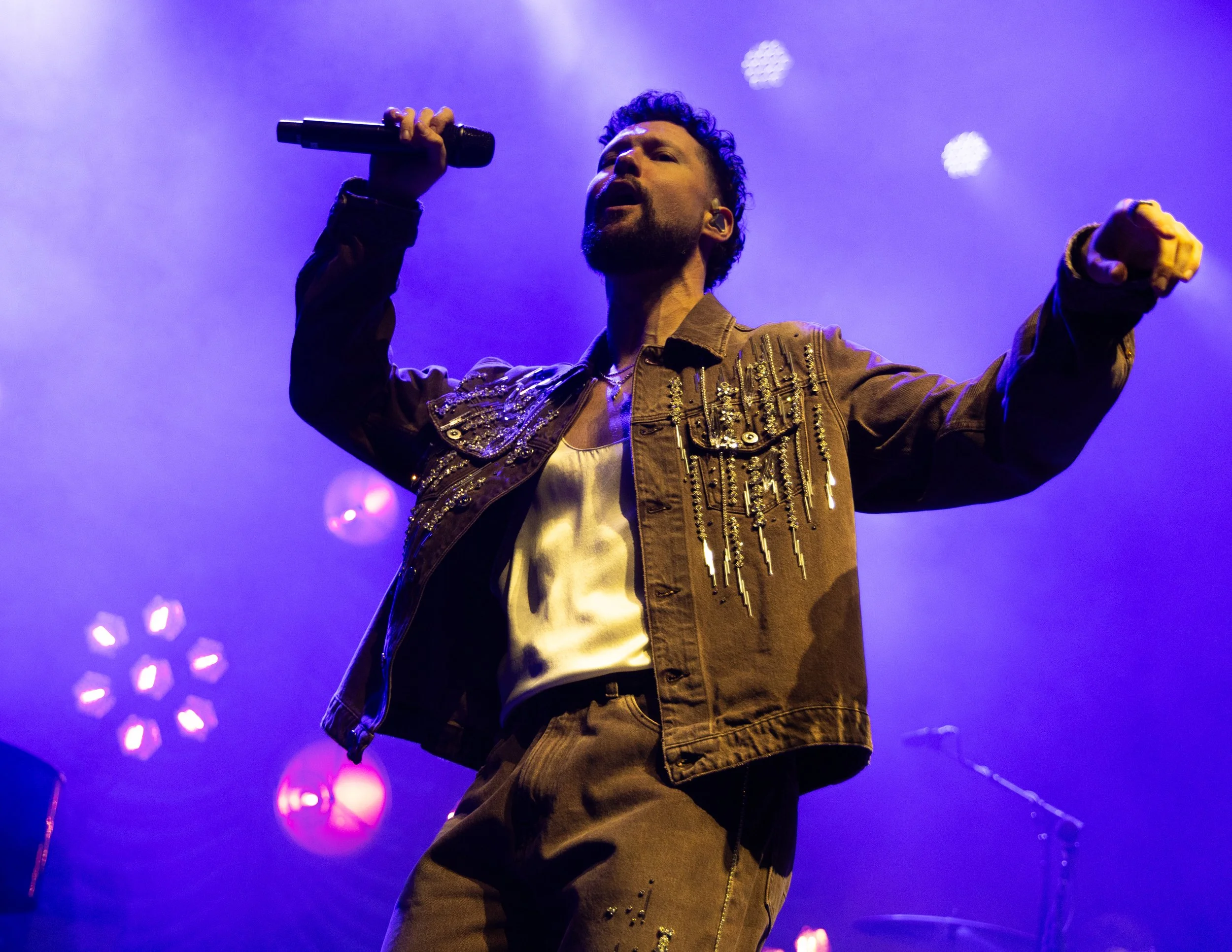  Scott dances during “Roots.” 