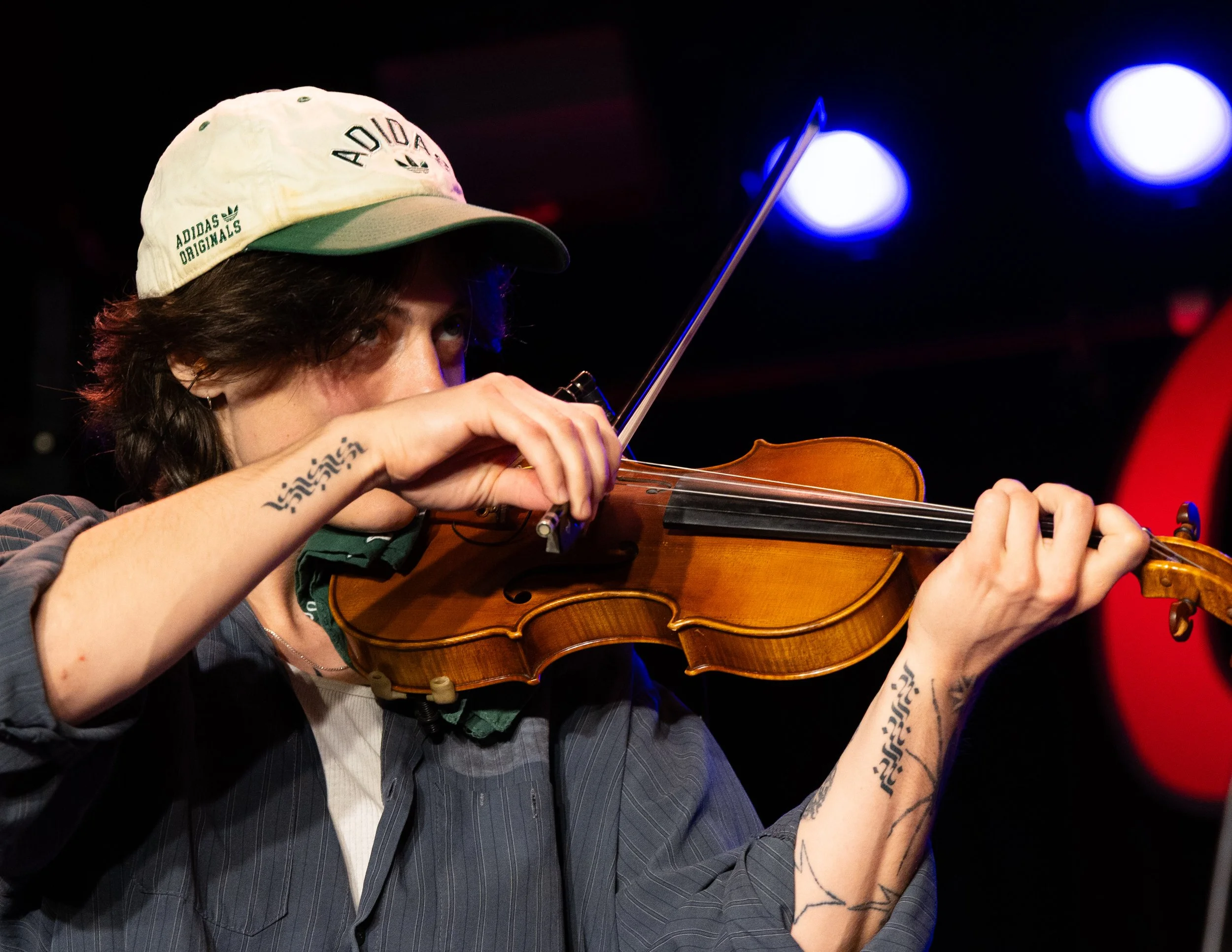  Zoe Eshan, violinist for Tombstone Poetry, plays the rich strings to the unreleased song “Hell Tribune” to open up the night. 