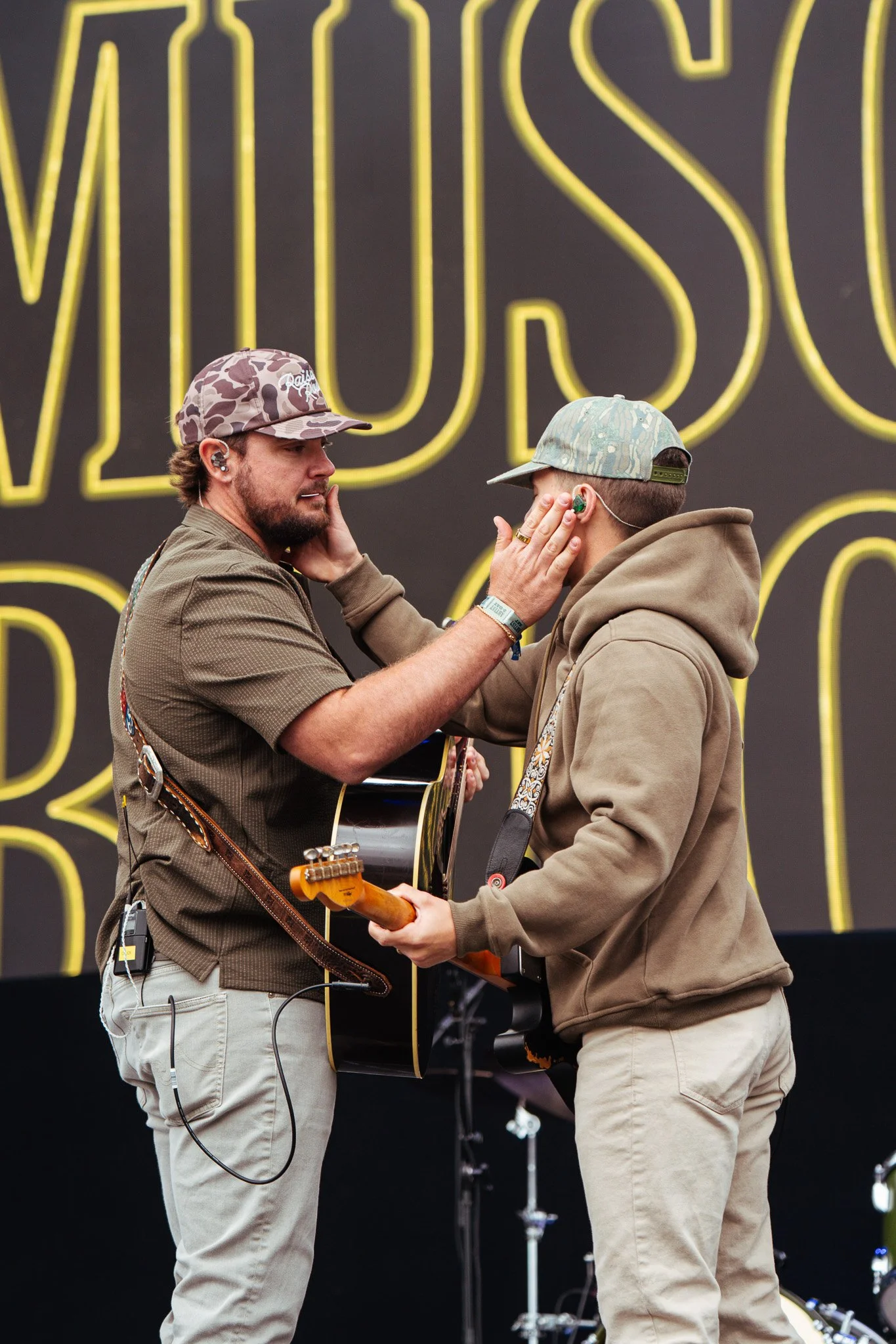  Muscadine Bloodline, composed of Charlie Muncaster and Gary Stanton, kick off their set with “Earle Byrd From Mexia” and “Ballad of the Blanton Brothers,” highlighting their storytelling through lyrics. 