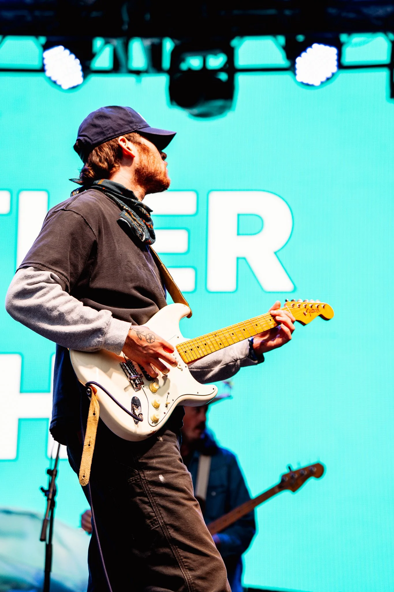  Kaitlyn Butts’ Hoedown begins with a cover of Shania Twain’s “Any Man of Mine,” but is quickly shut down due to lightning in the area. 