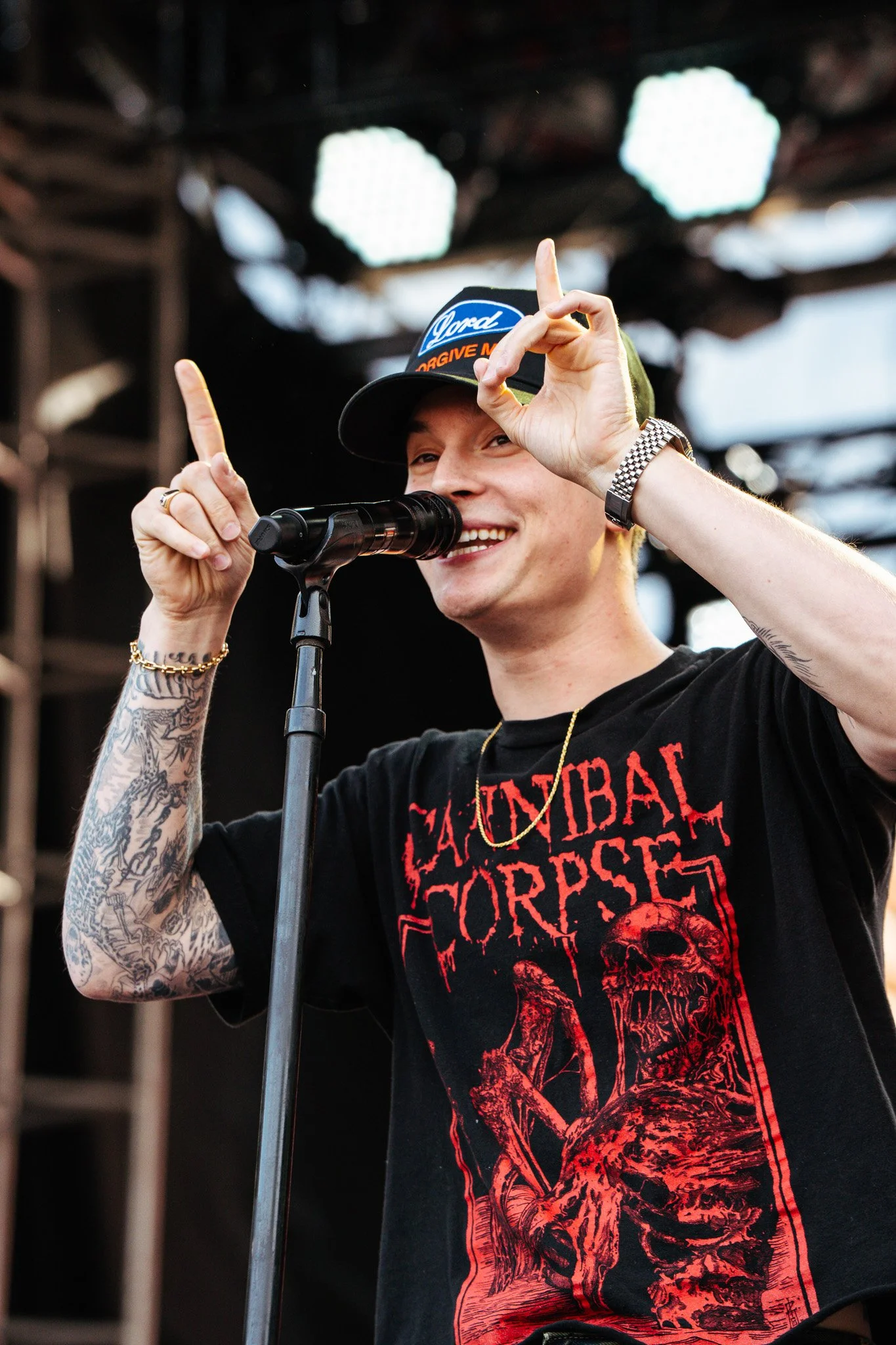  Cameron Whitcomb electrifies the stage with an energetic performance and smiles to the crowd. 