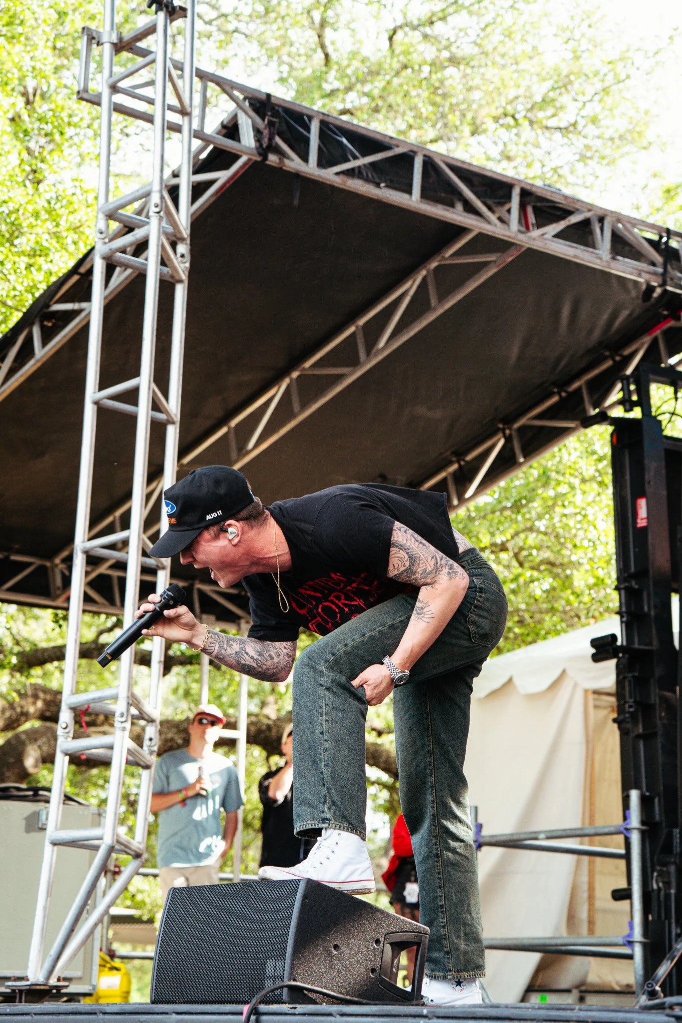  Cameron Whitcomb electrifies the stage with an energetic performance and smiles to the crowd. 