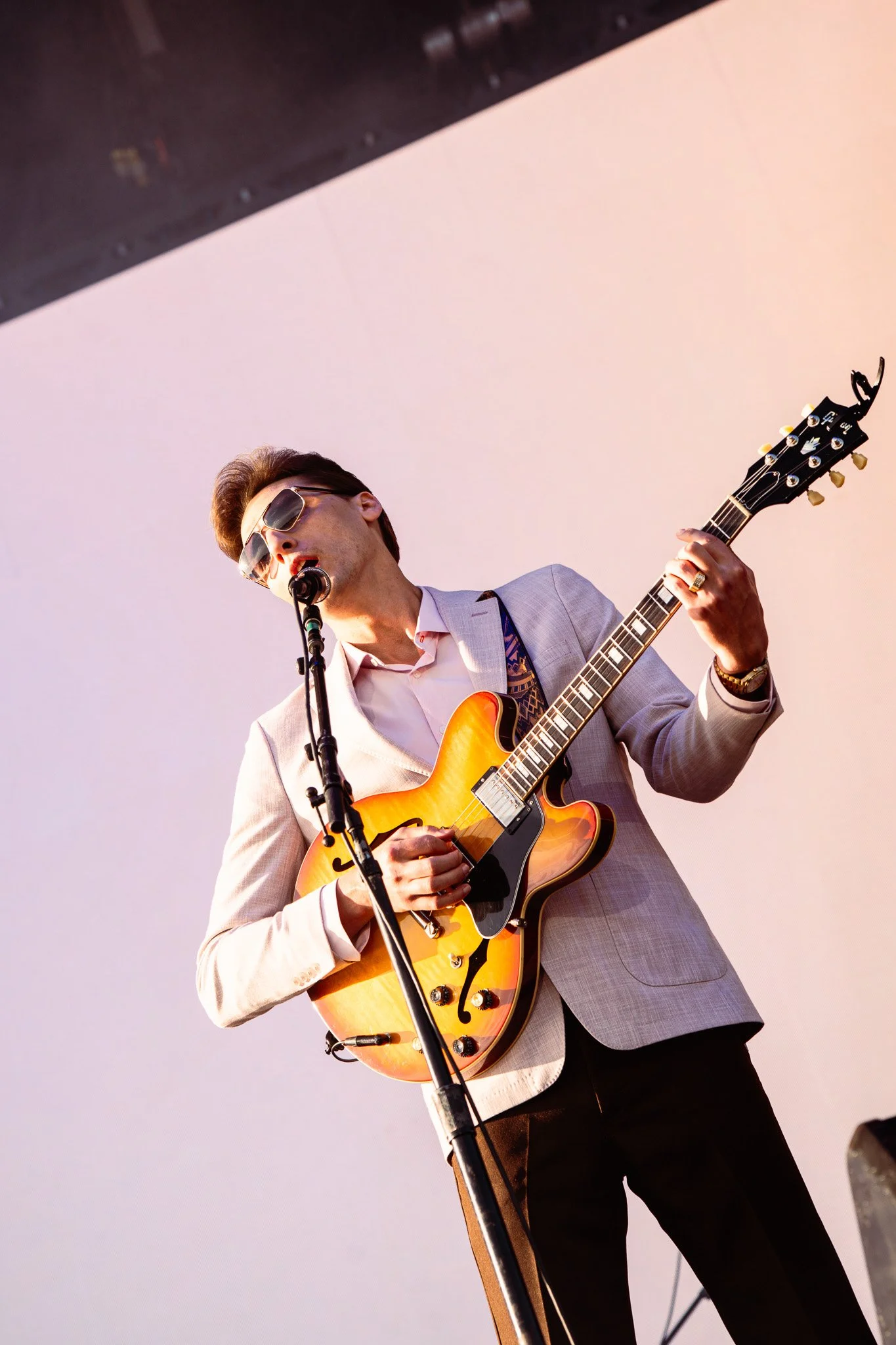  Brandon Coleman, lead vocalist and guitarist for The Red Clay Strays, delivers a timeless performance that combines elements of old country with a modern sound. 