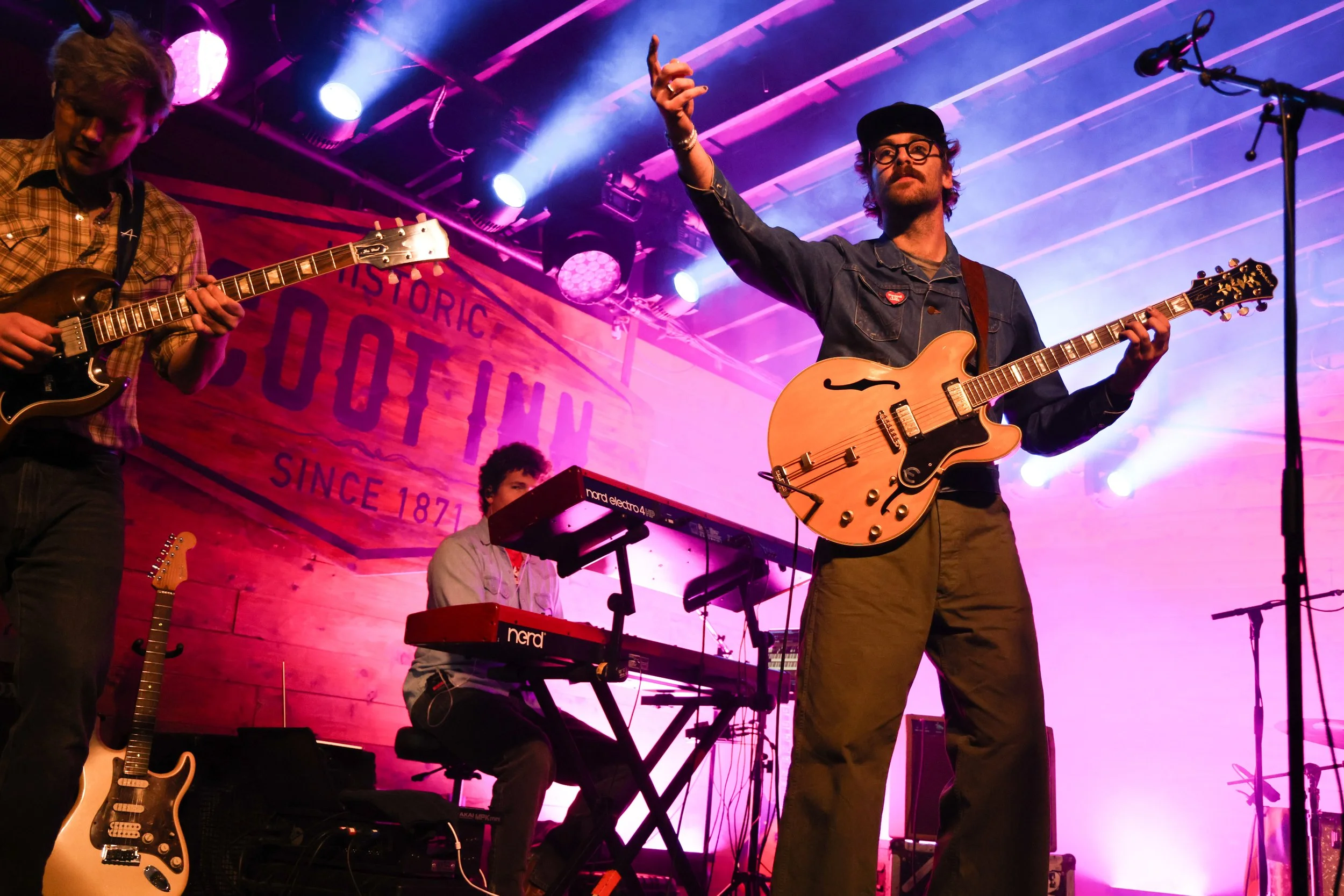  Settine points to the crowd as he performs the indie breakup song “Off the Lawn.” 