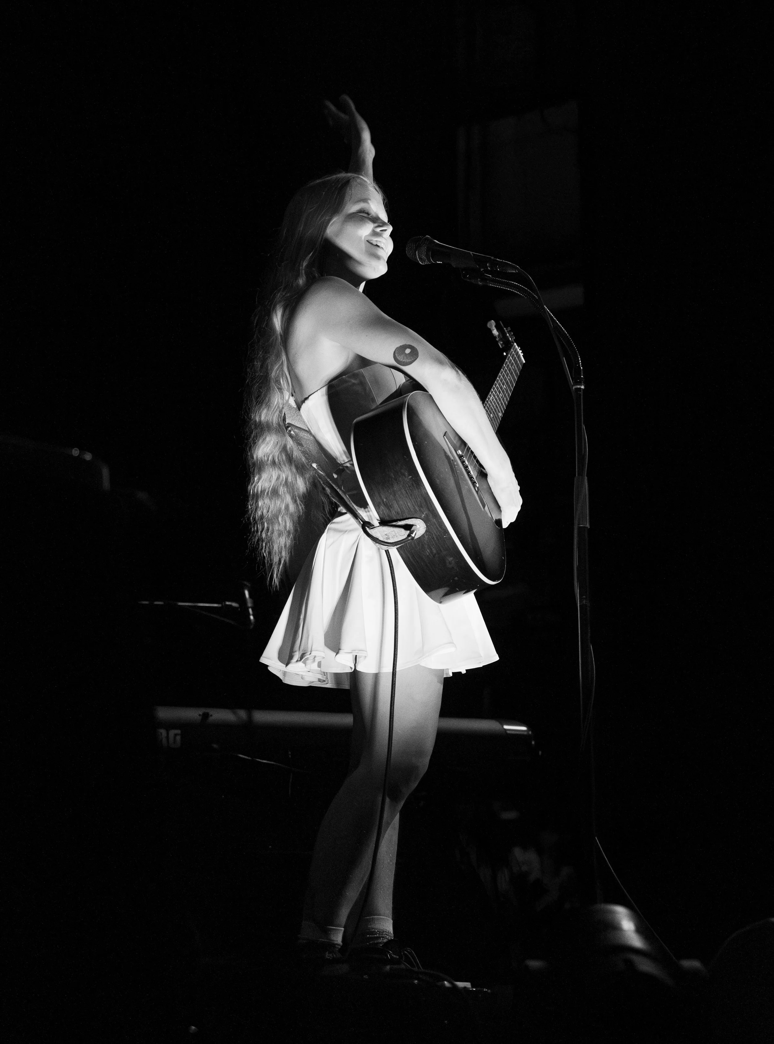  Alice Phoebe Lou waves at the crowd as she takes the stage to perform “Sailor” from her latest album  Oblivion.  