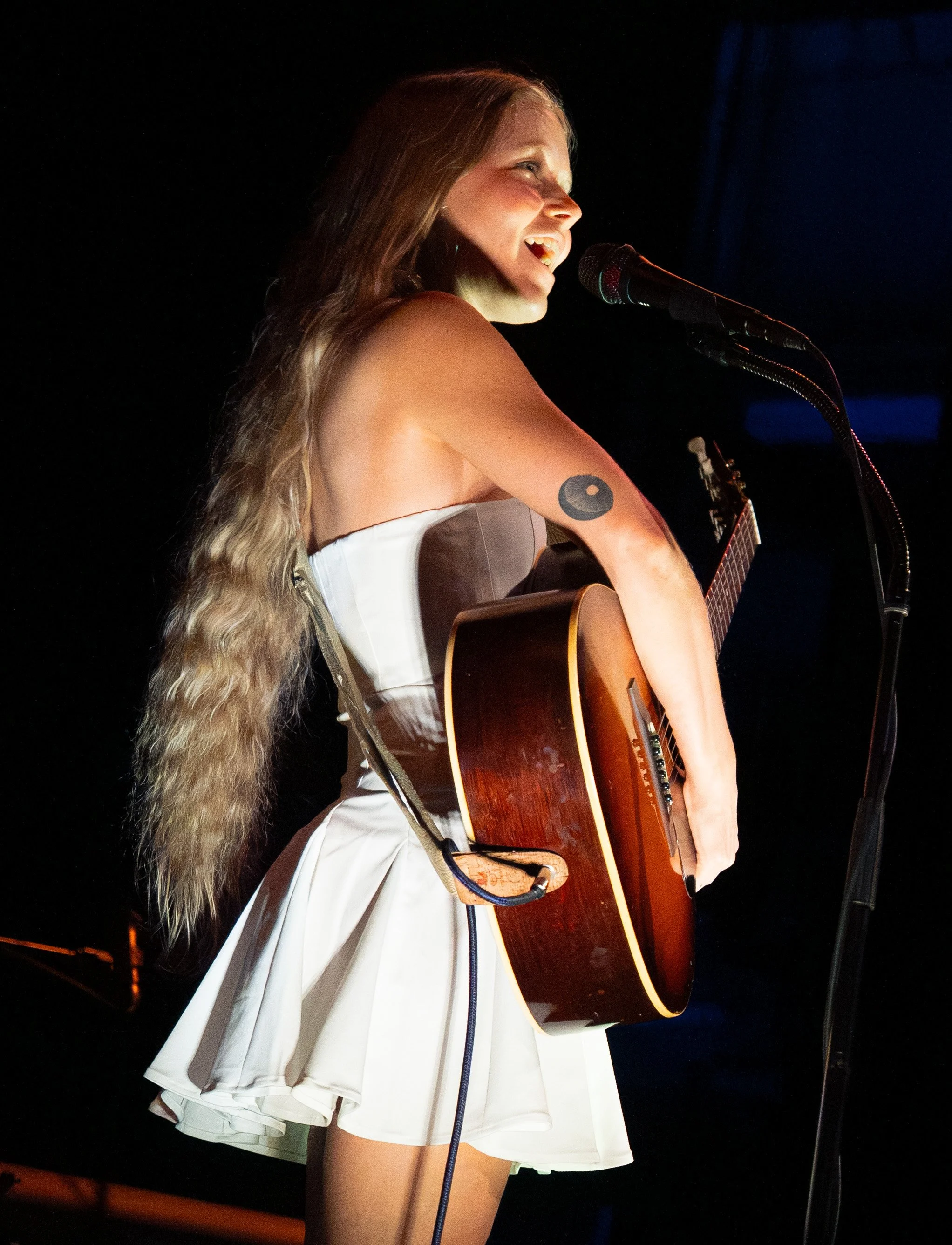  Alice Phoebe Lou waves at the crowd as she takes the stage to perform “Sailor” from her latest album  Oblivion.  