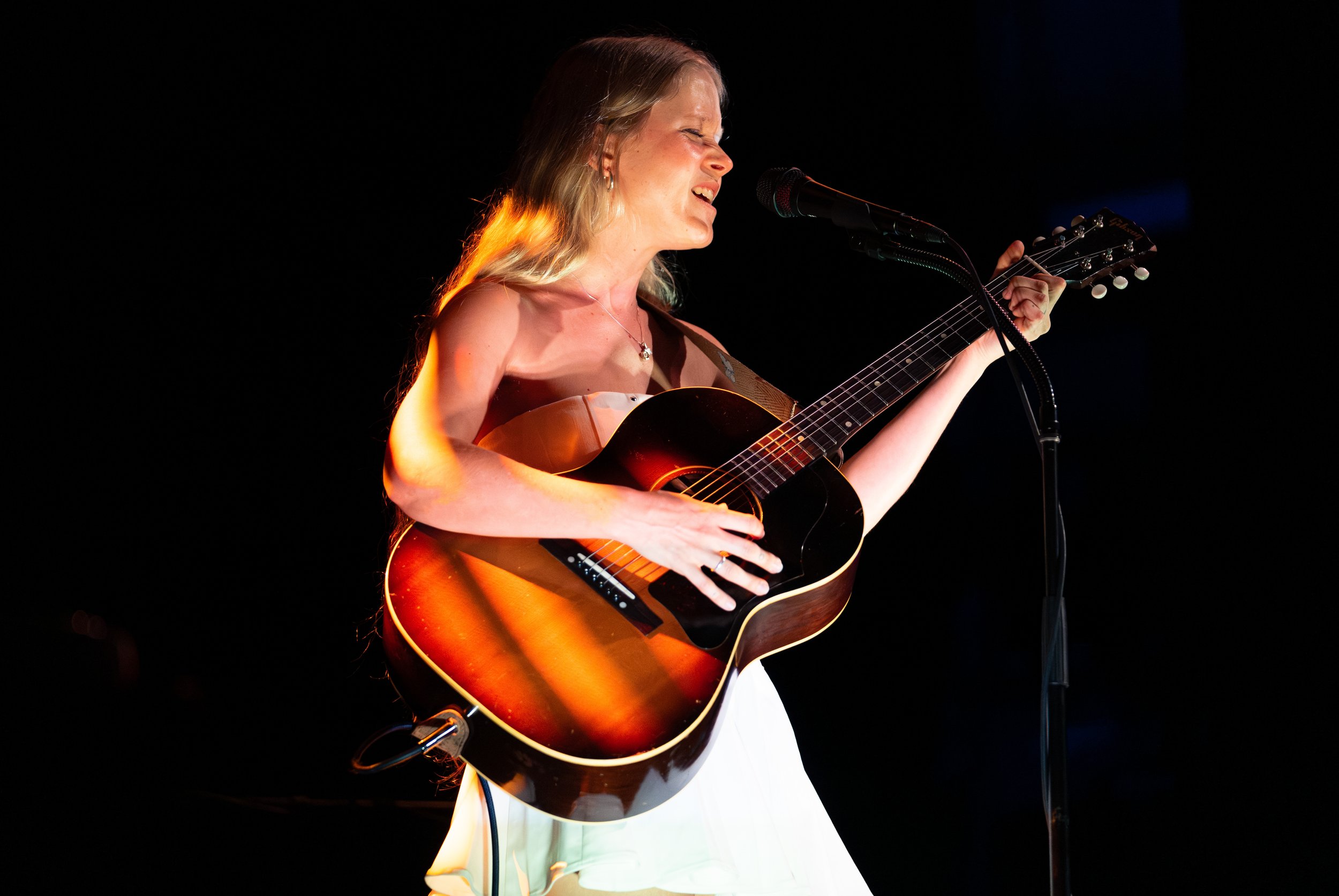  Lou plays the chords of “Darling” while she sings the hopeful lyrics: “I hid you in my heart / Until I couldn’t anymore / But that’s just how it works / When love is on your side.” 