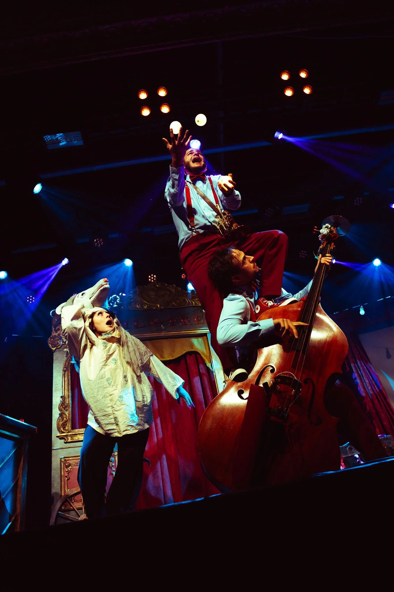  Theatrical duo The Rubin Brothers kick off the evening with a whimsical set containing magic, tricks, and improv songs. 