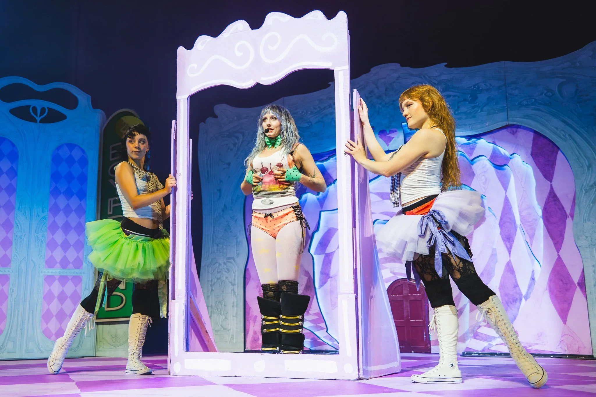  Ashnikko stands inside of a wooden frame alongside her backup dancers while singing “Microplastics" from her 2025 album  Smoochies . 
