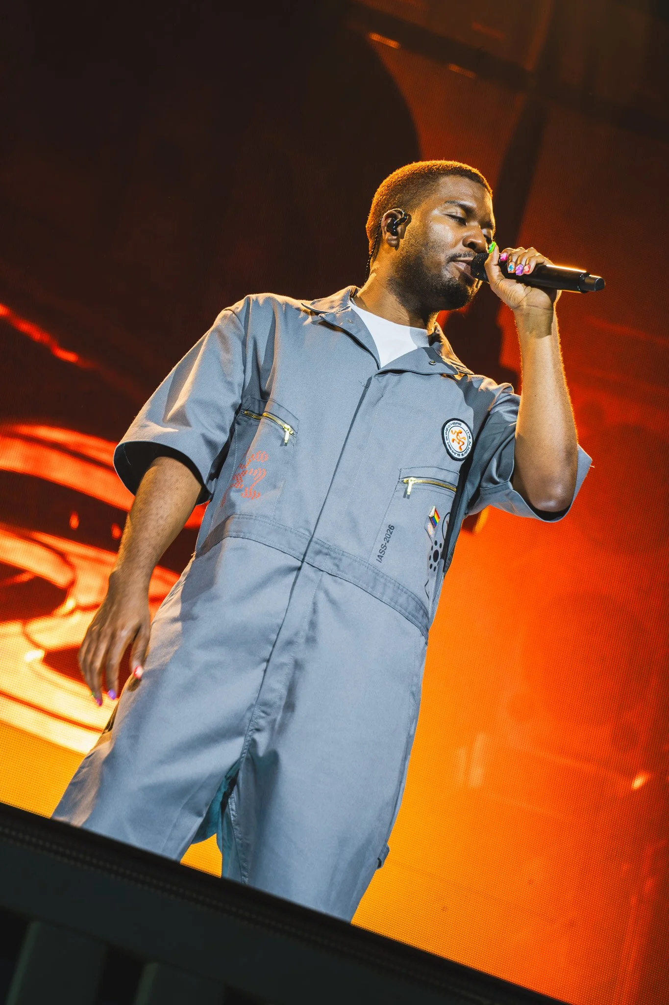  Khalid starts his set with “Motion” from his 2018 pop-soul album  Suncity.  