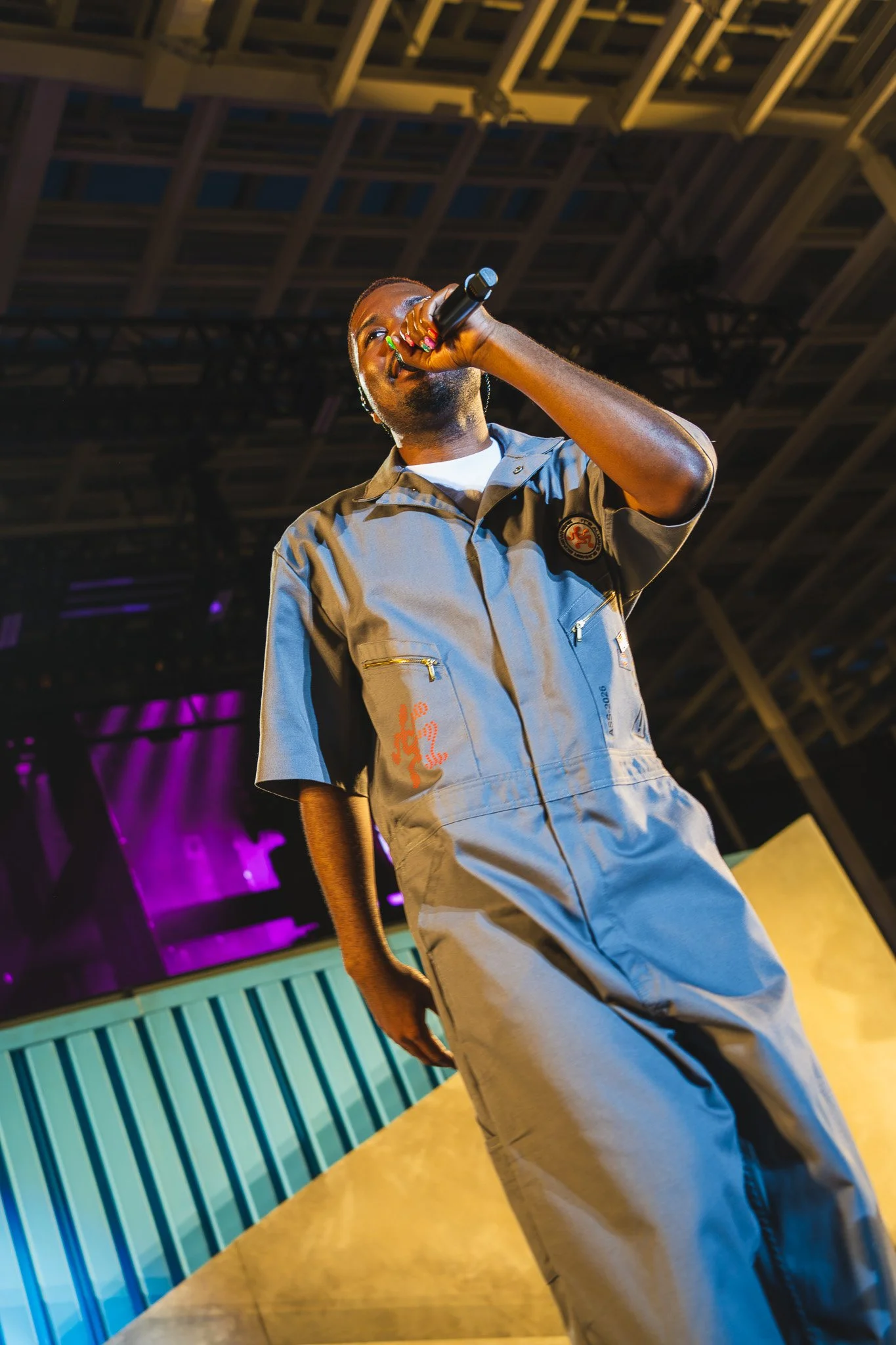 Khalid performs “8TEEN” from his 2017 album  American Teen.  