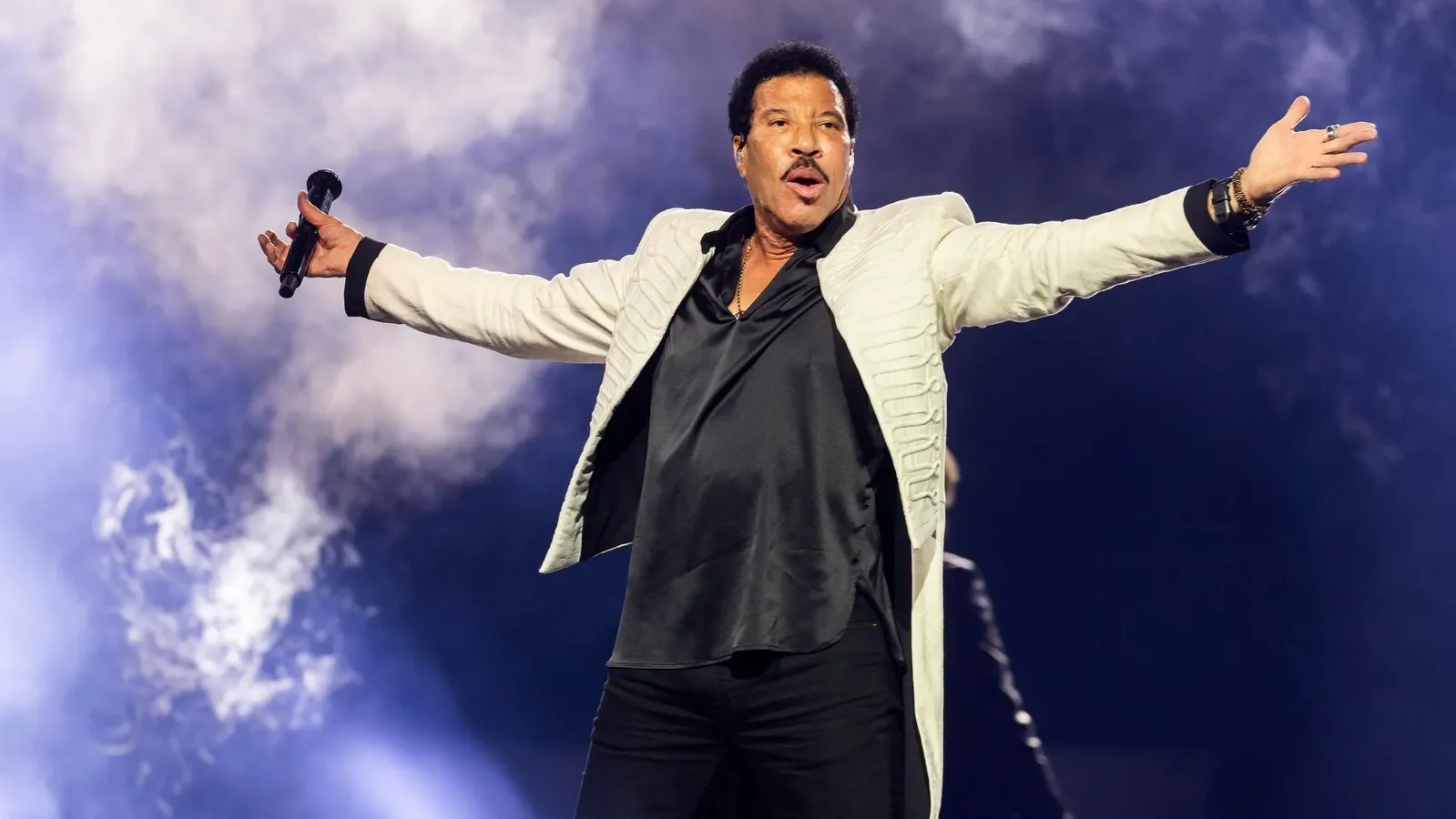 Concert Review: Lionel Richie and Earth, Wind &amp; Fire at The Moody Center