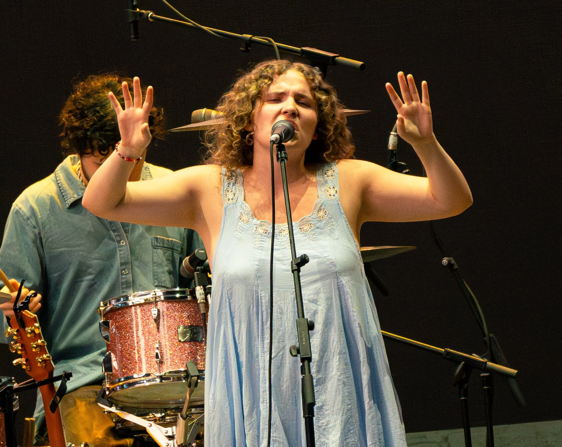  Singer-songwriter Annabelle Dinda opens the night with “Blunt Force and Bomb Dog” off her 2025 EP  ME-P.  