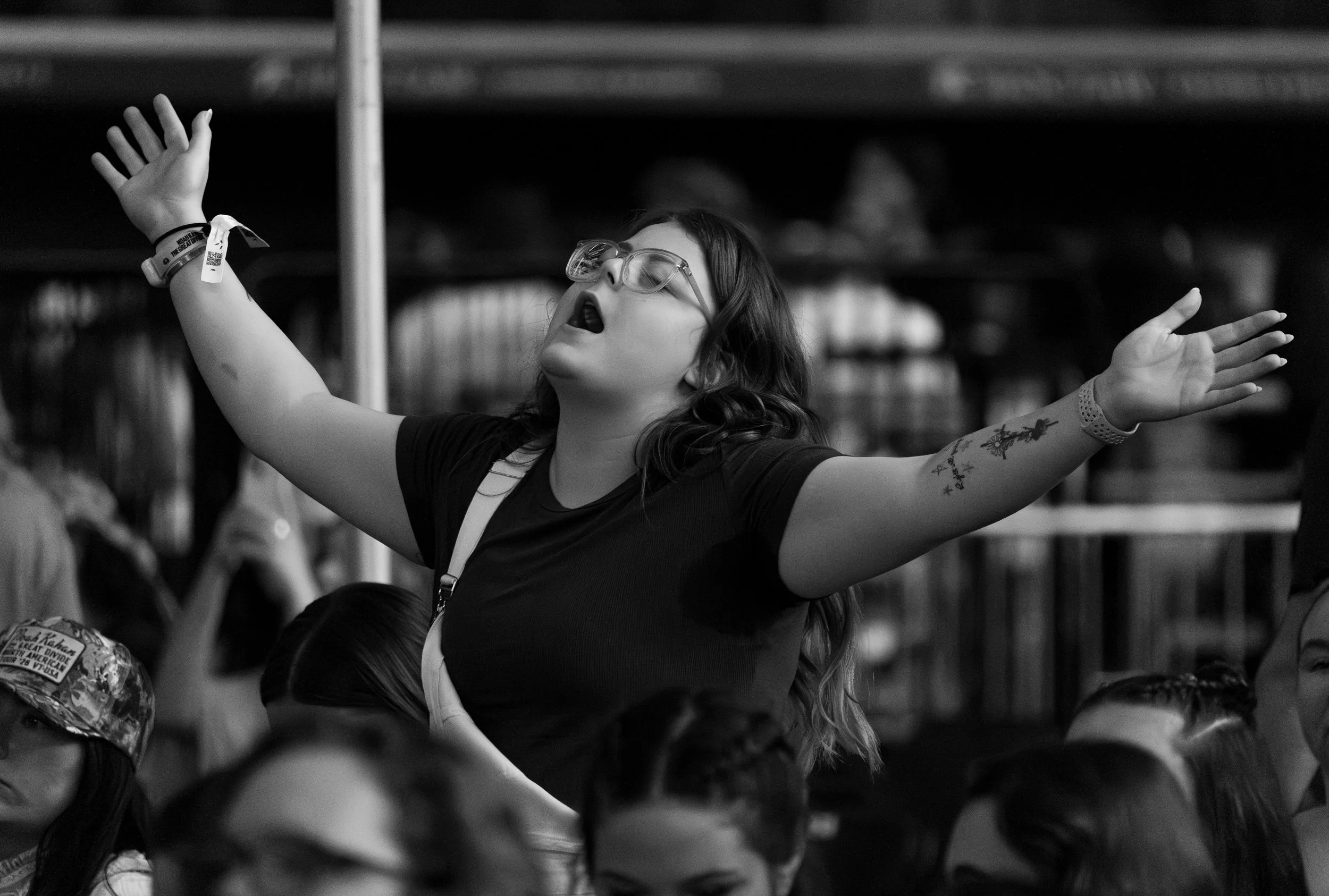  A fan sings along to the lyrics of Dinda’s unreleased song “Learn Something Baby”: “You think you’re clever? / Say what you want from me / There is no answer, God.” 