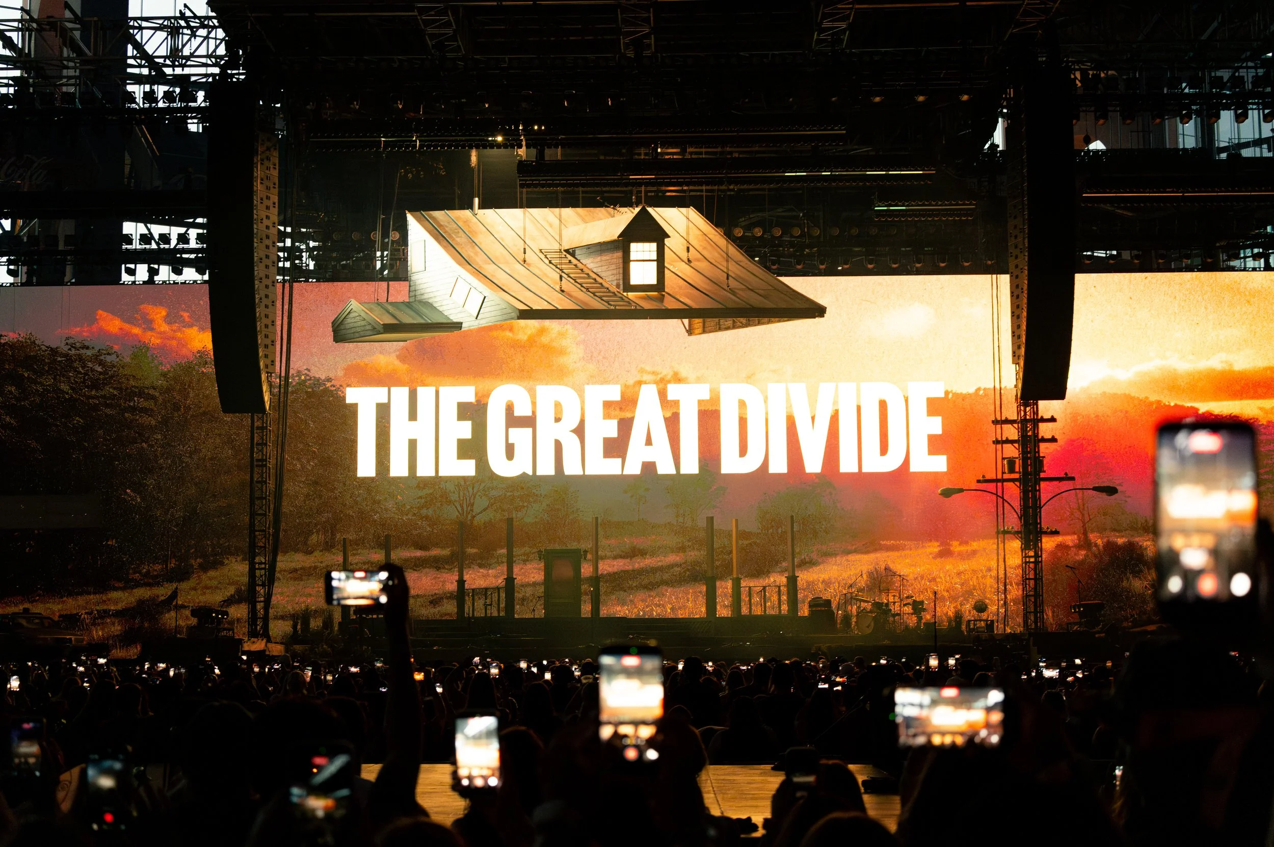 Fans hold up their phones as the ‘Great Divide’ tour intro starts, filling the auditorium with a mashup of Noah Kahan’s most popular songs. 