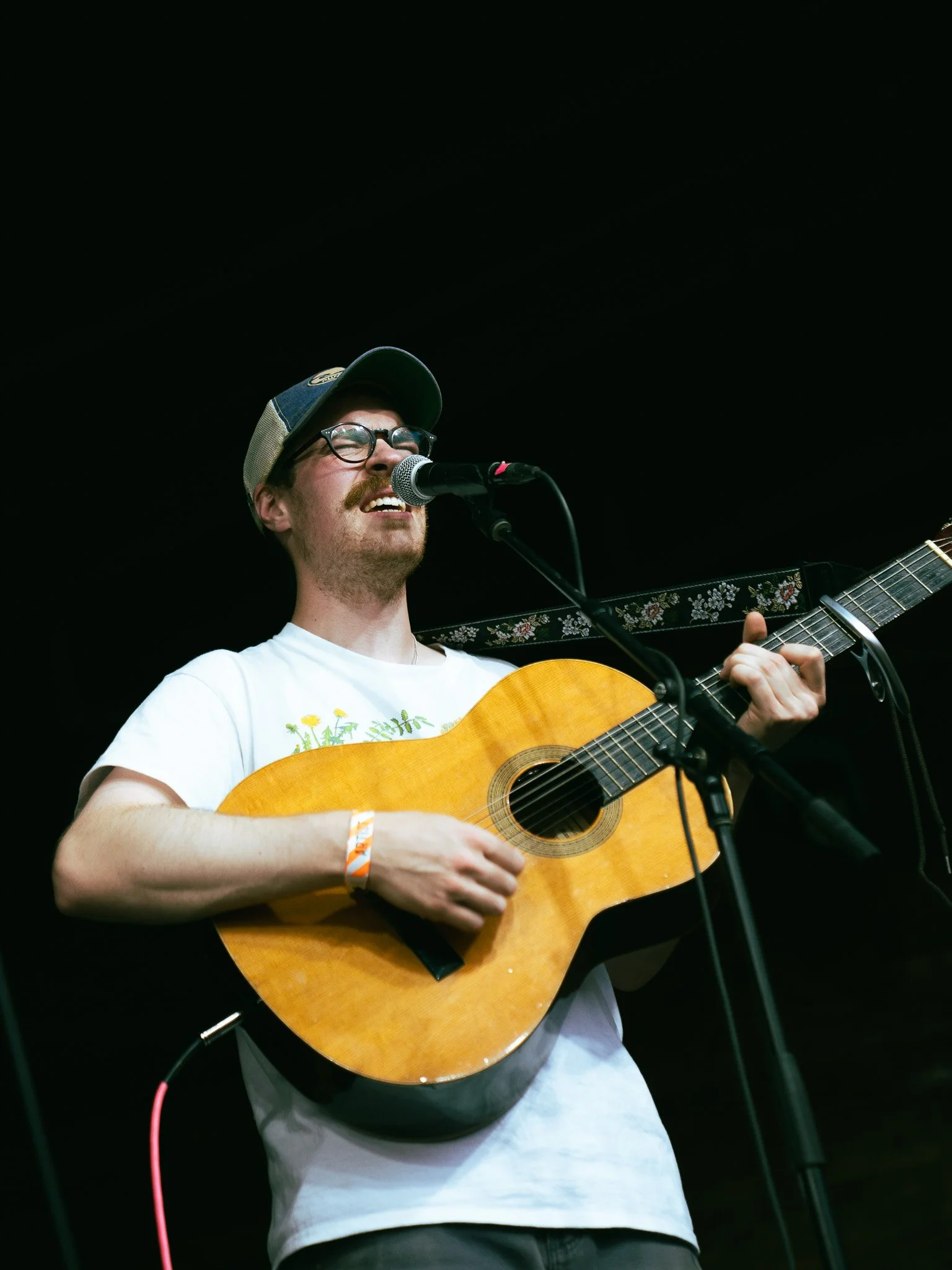  The Man The Myth The Meatslab warms up the crowd with his soft alt-indie songs “effortlessly, i feel everything” and “Home Run” from his EP  The Chronicles of Gerald Womack.  